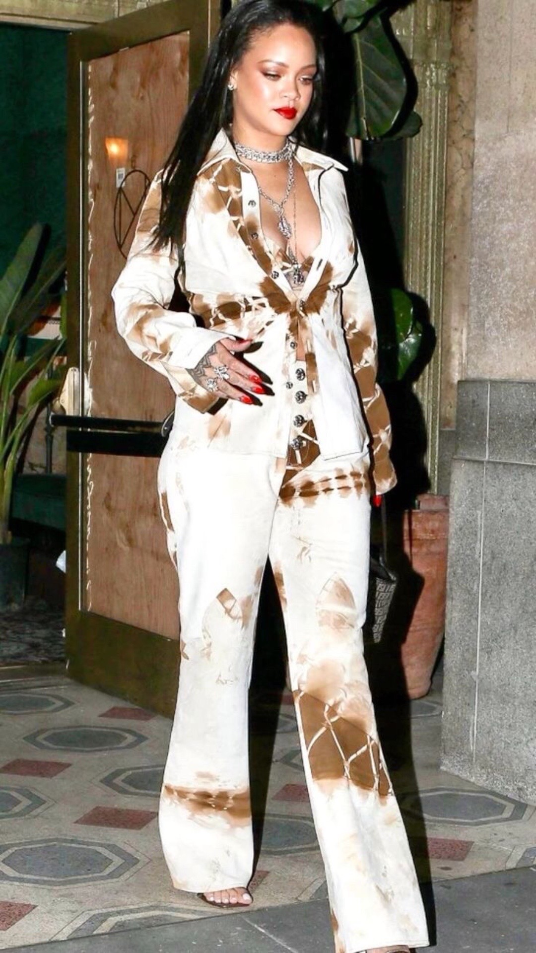 @BadGalRiRi✨