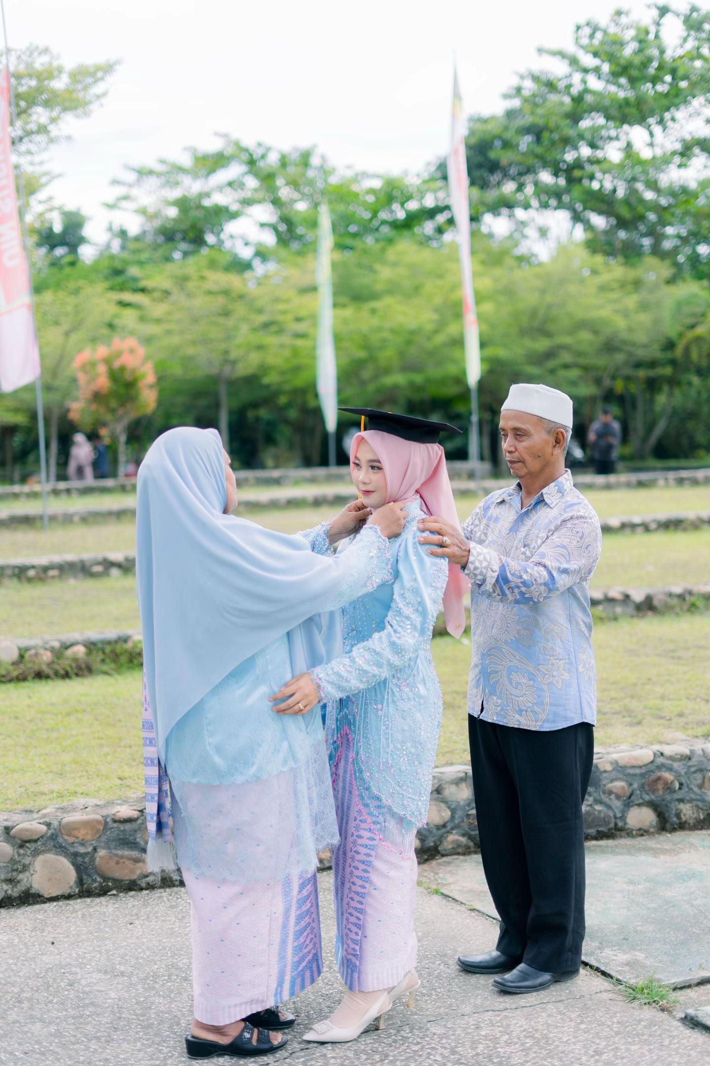 @Ayuu