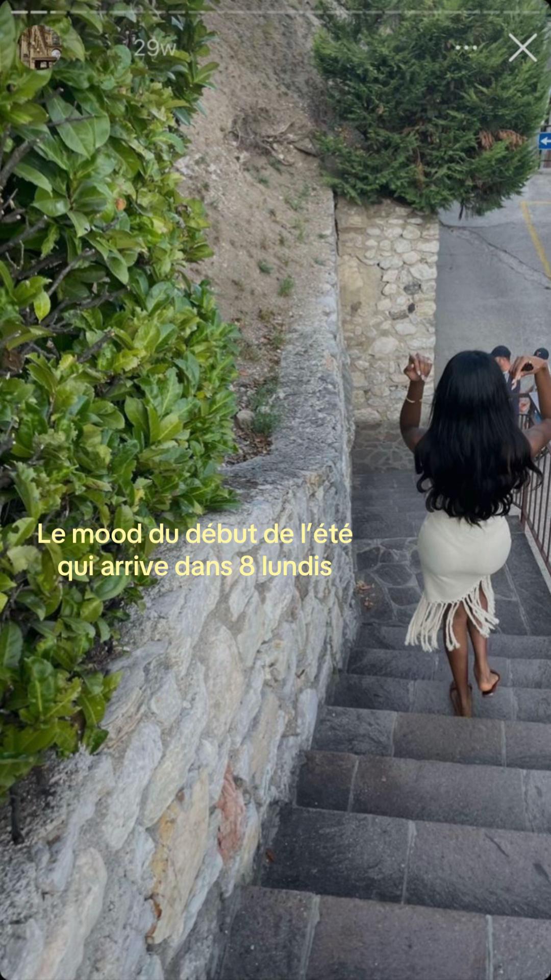 @𝒲