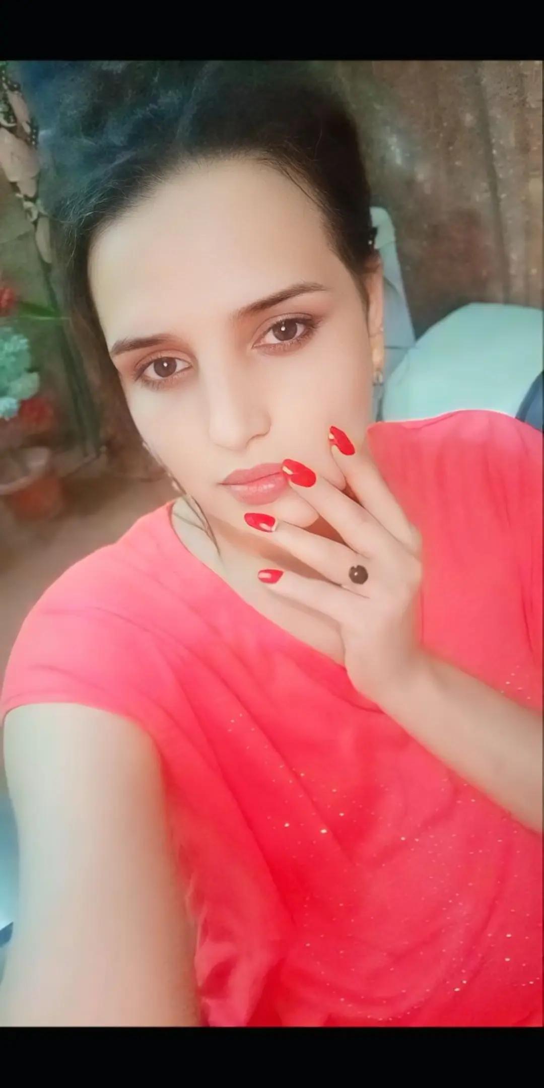 @chandni 💋❤️🍷