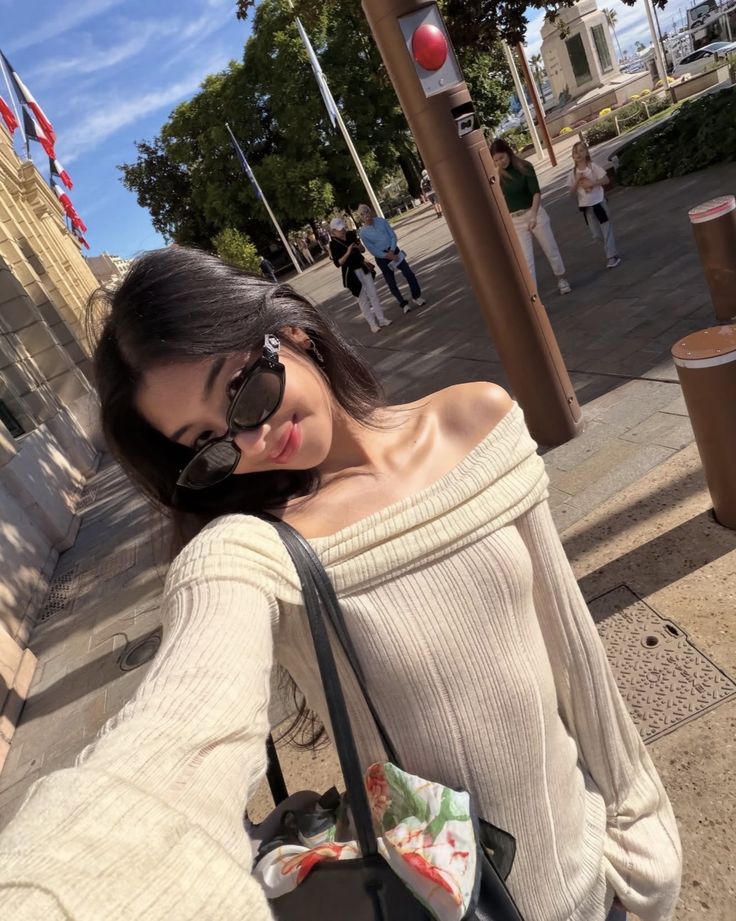 @𝓦hite