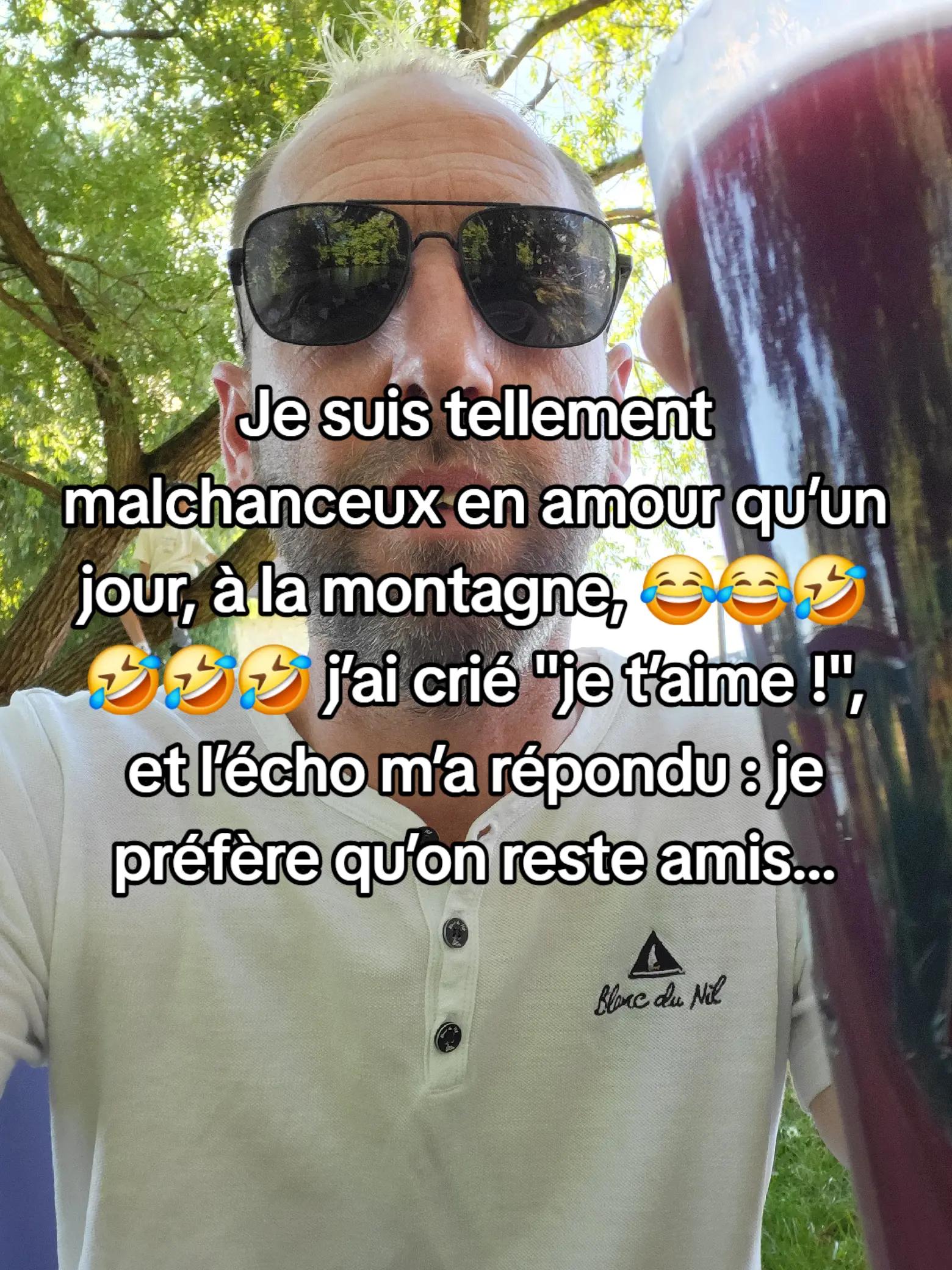 @un homme debout