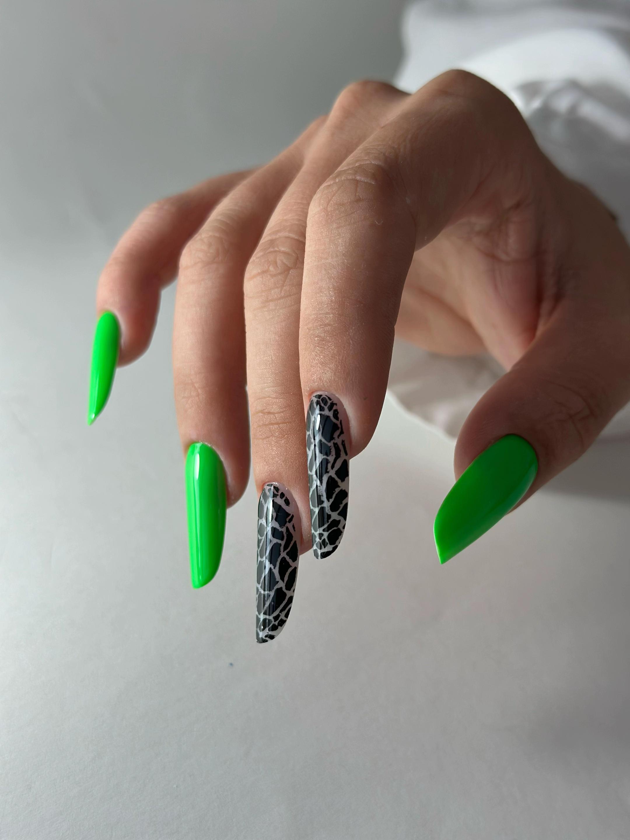 @Oana Cimponerescu.Nail Trainer