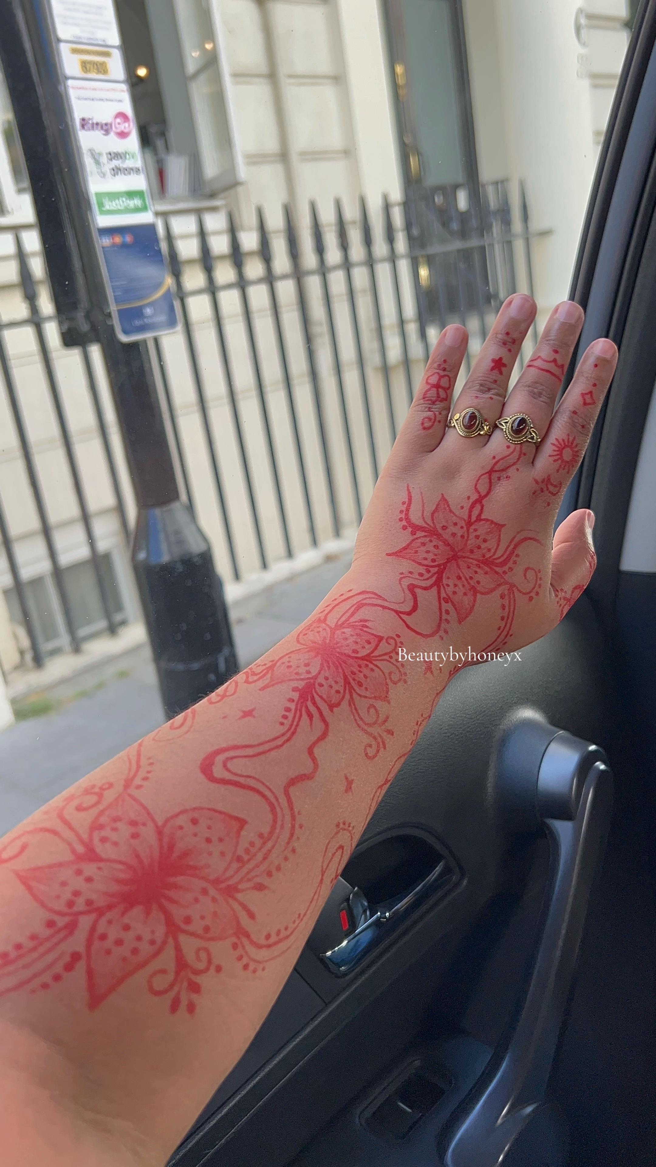@🌿Massage & Henna🌿
