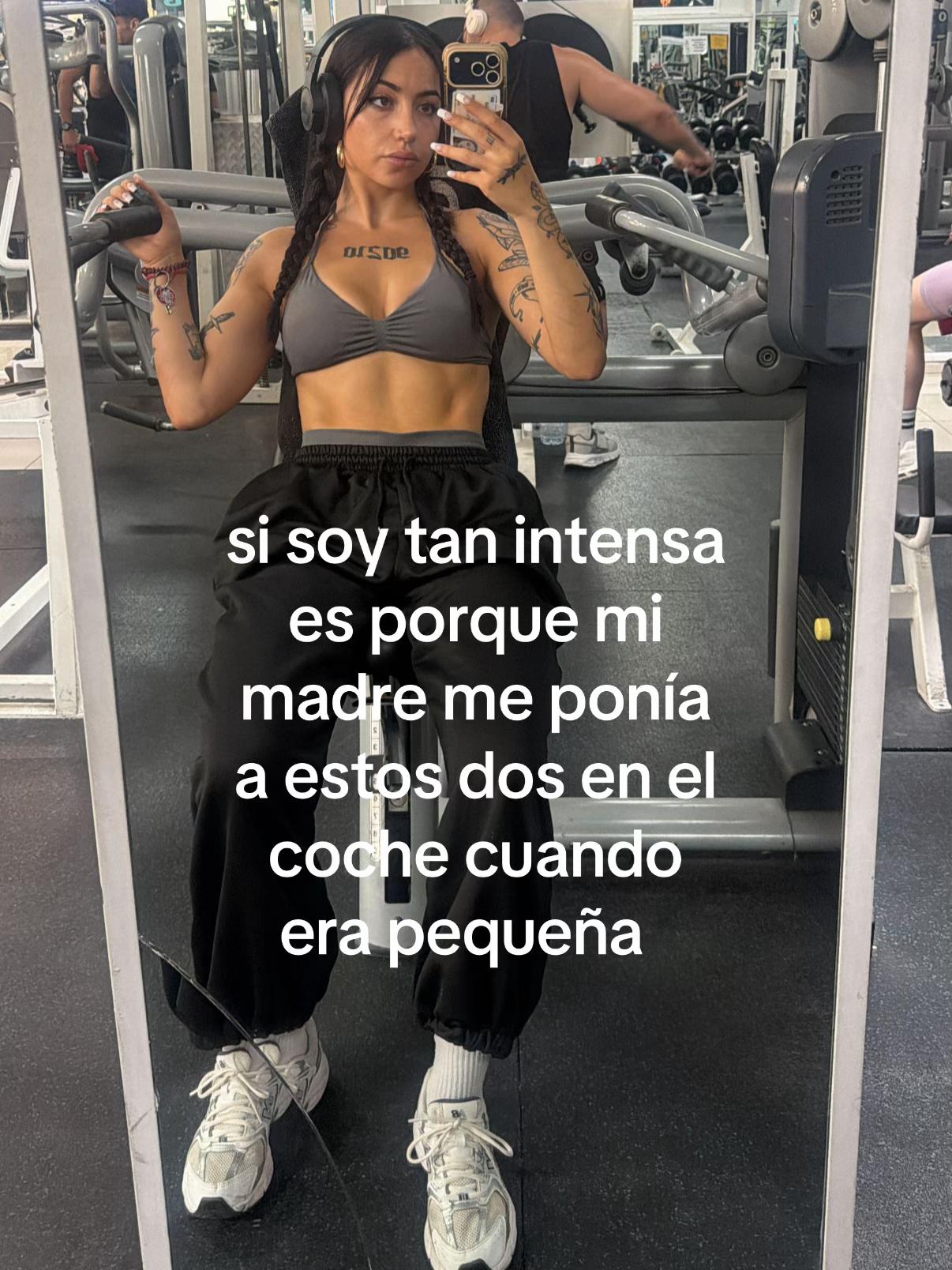 @d3lusi0n4l__