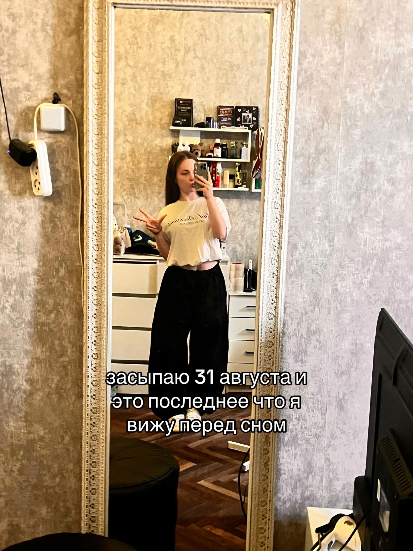 @elissew0