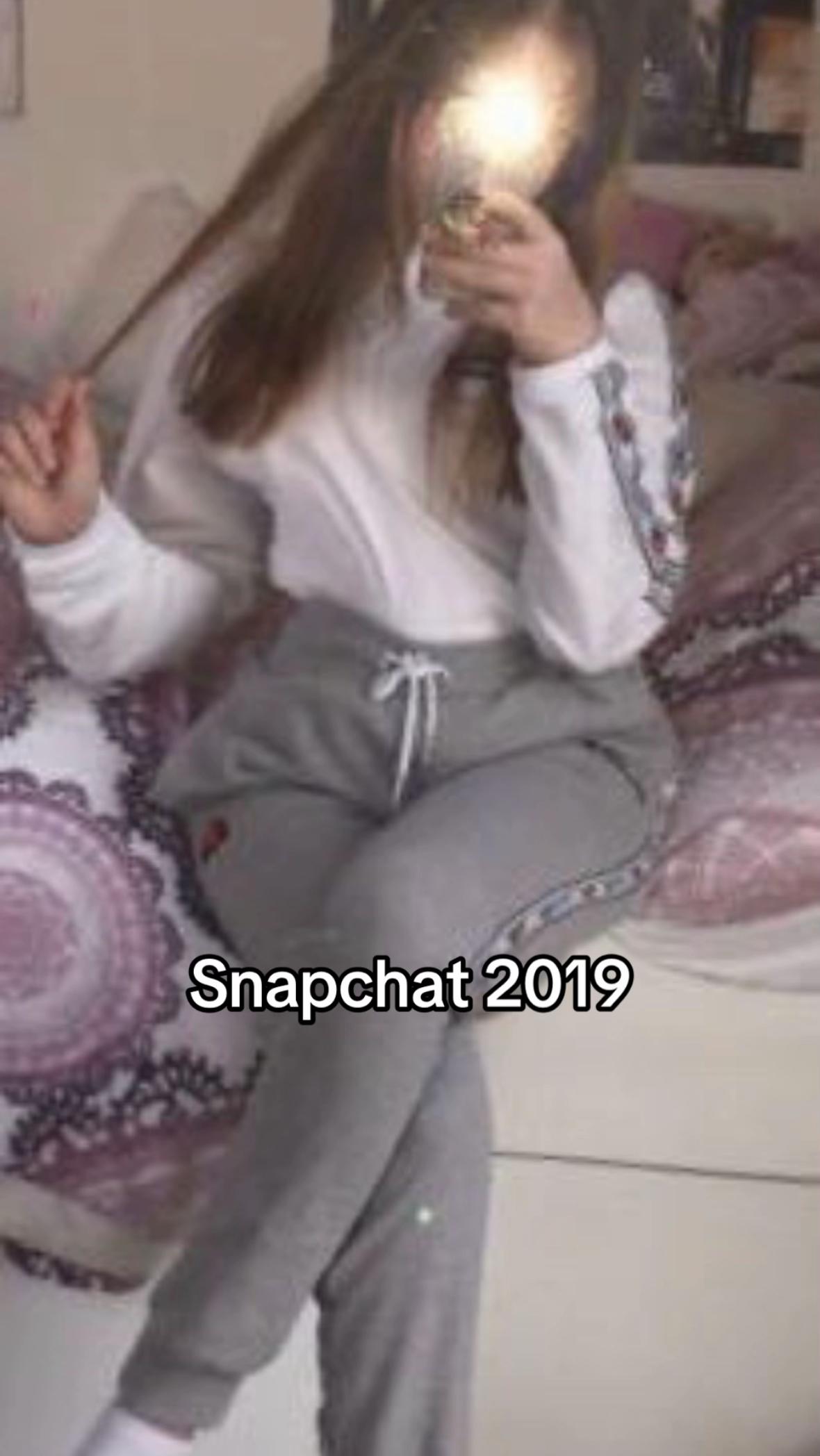 @momoneyhoe