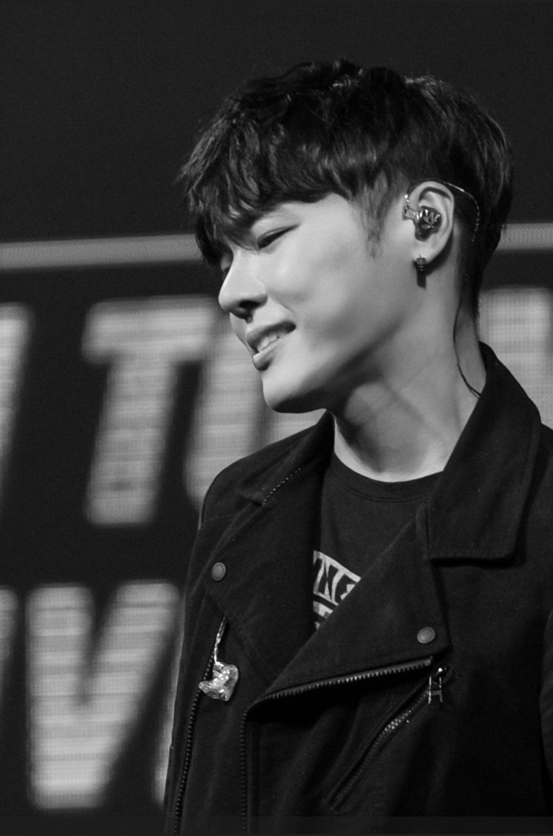 @유니