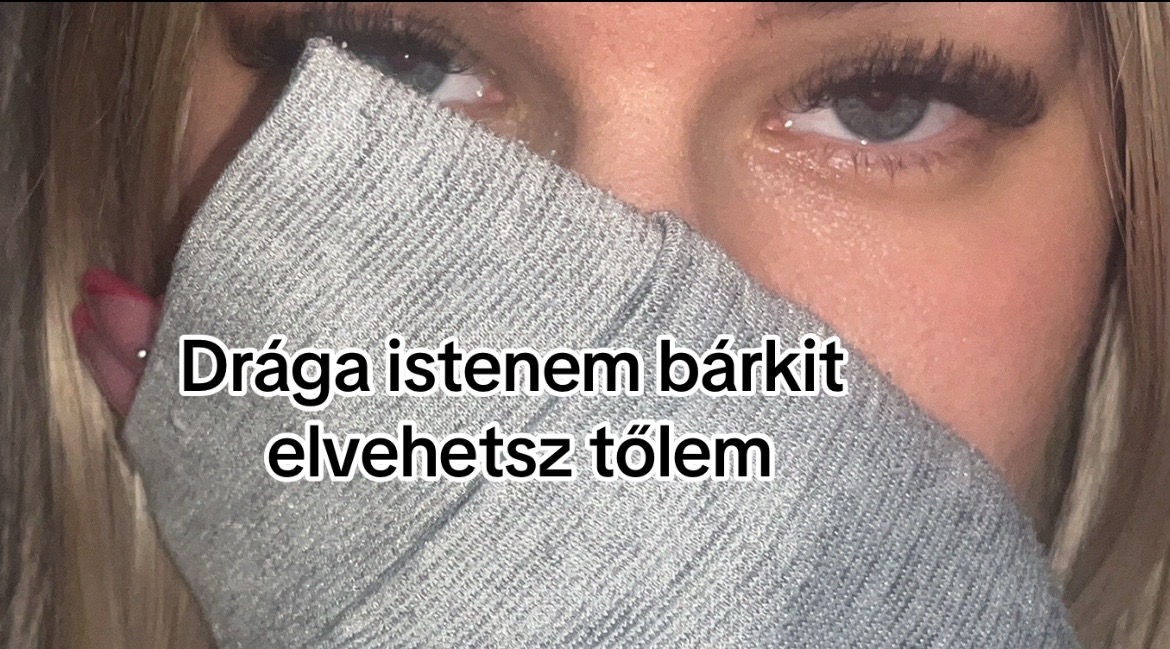 @Csinosr&eacute;ka