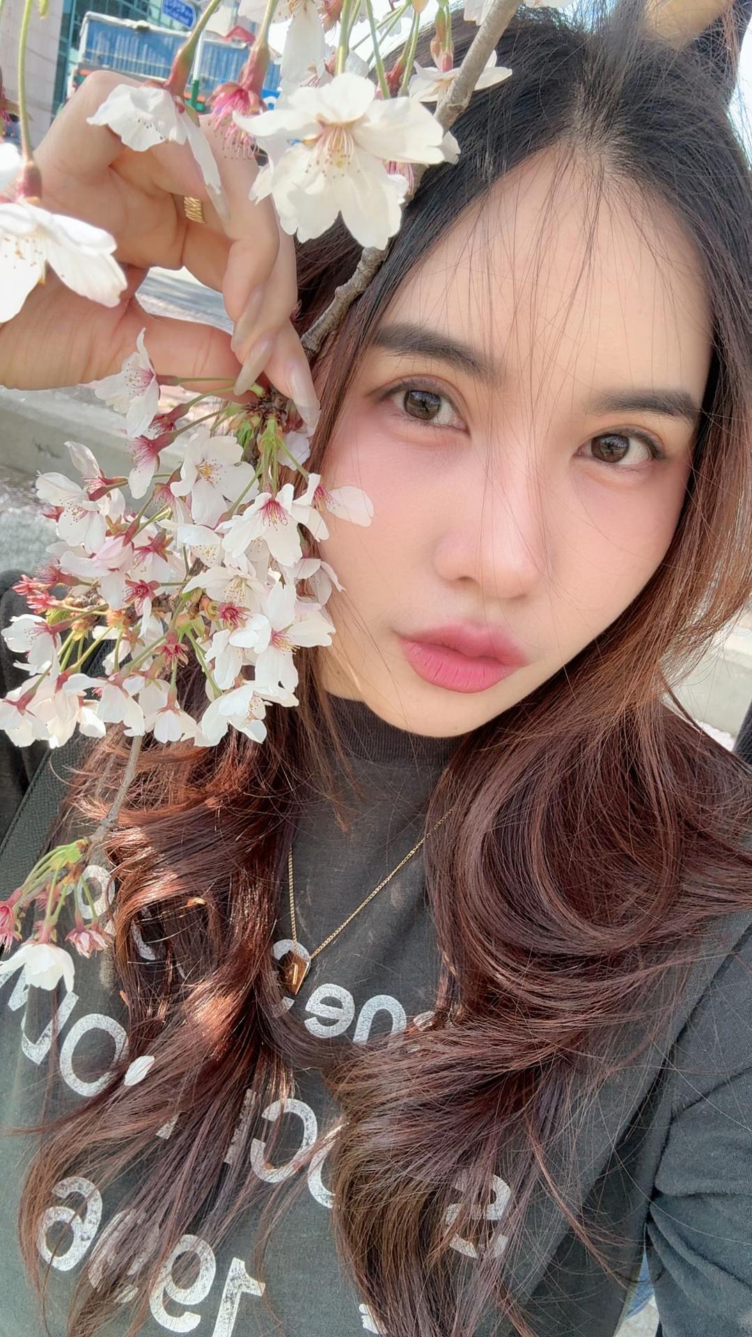 @moonlitlonging0