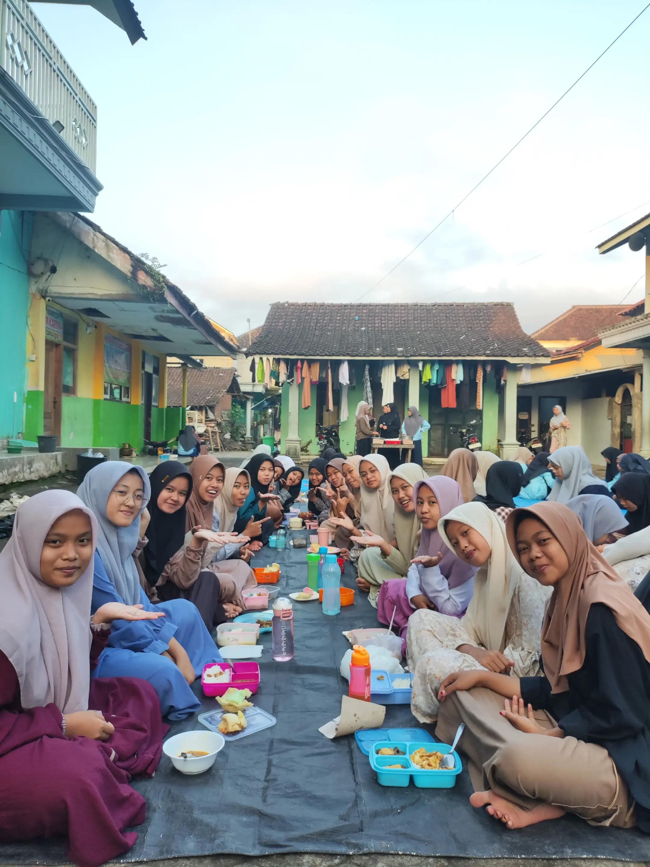 @RaudlatussalamPutri_Utara