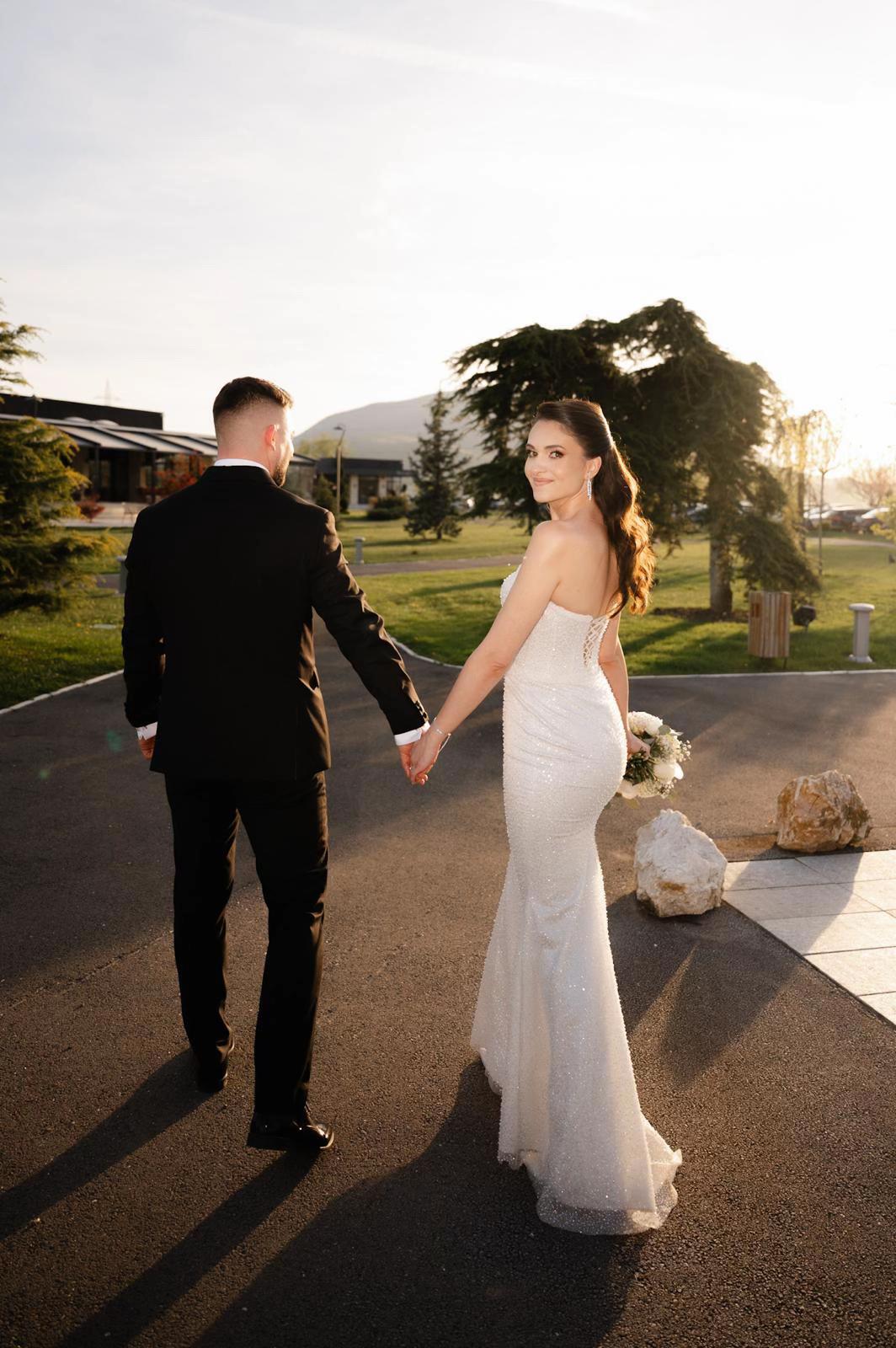 @Elise Bride_ro