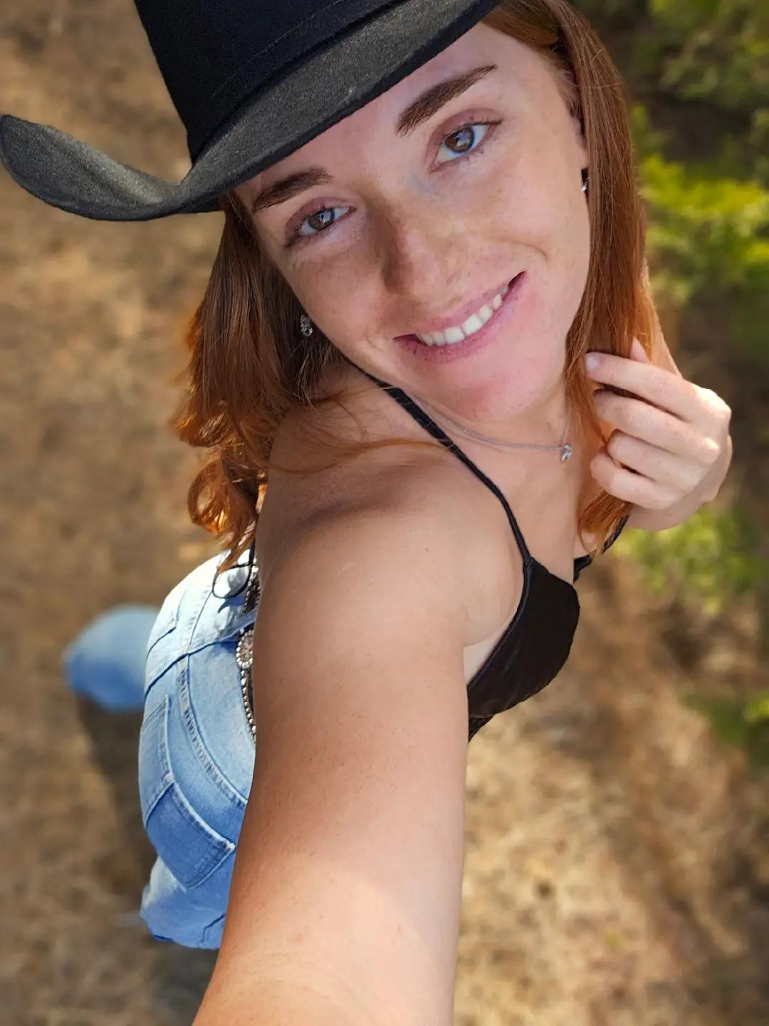 @Naughty Red Farmgirl