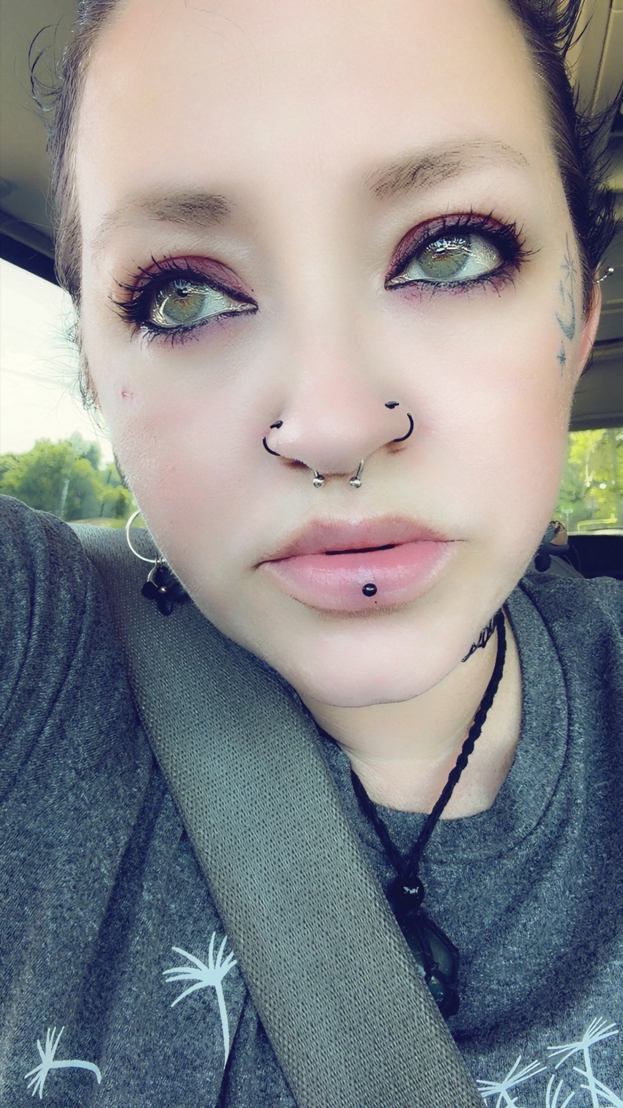 @👻👻👑greeneyedghostie