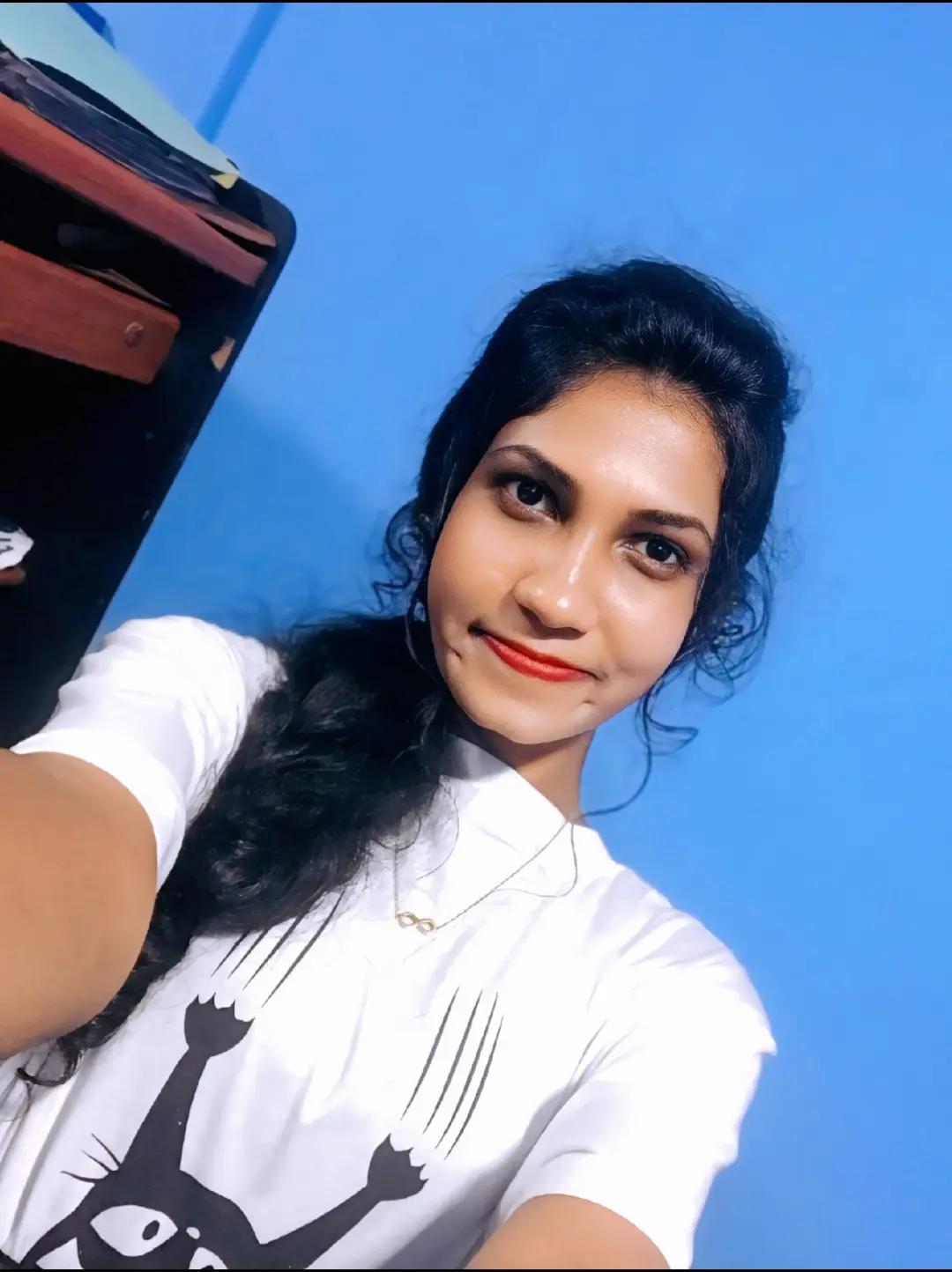 @𝐌𝐚𝐋𝐬𝐇𝐢 💕