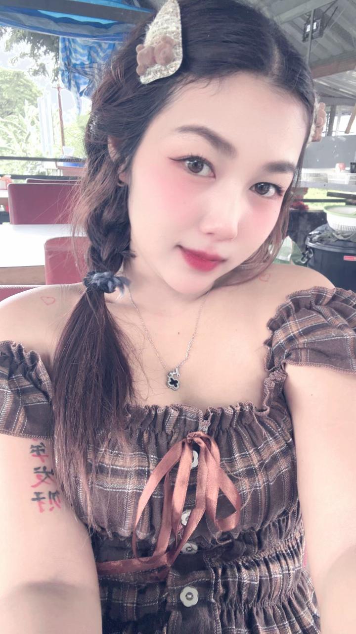 @Chompoo