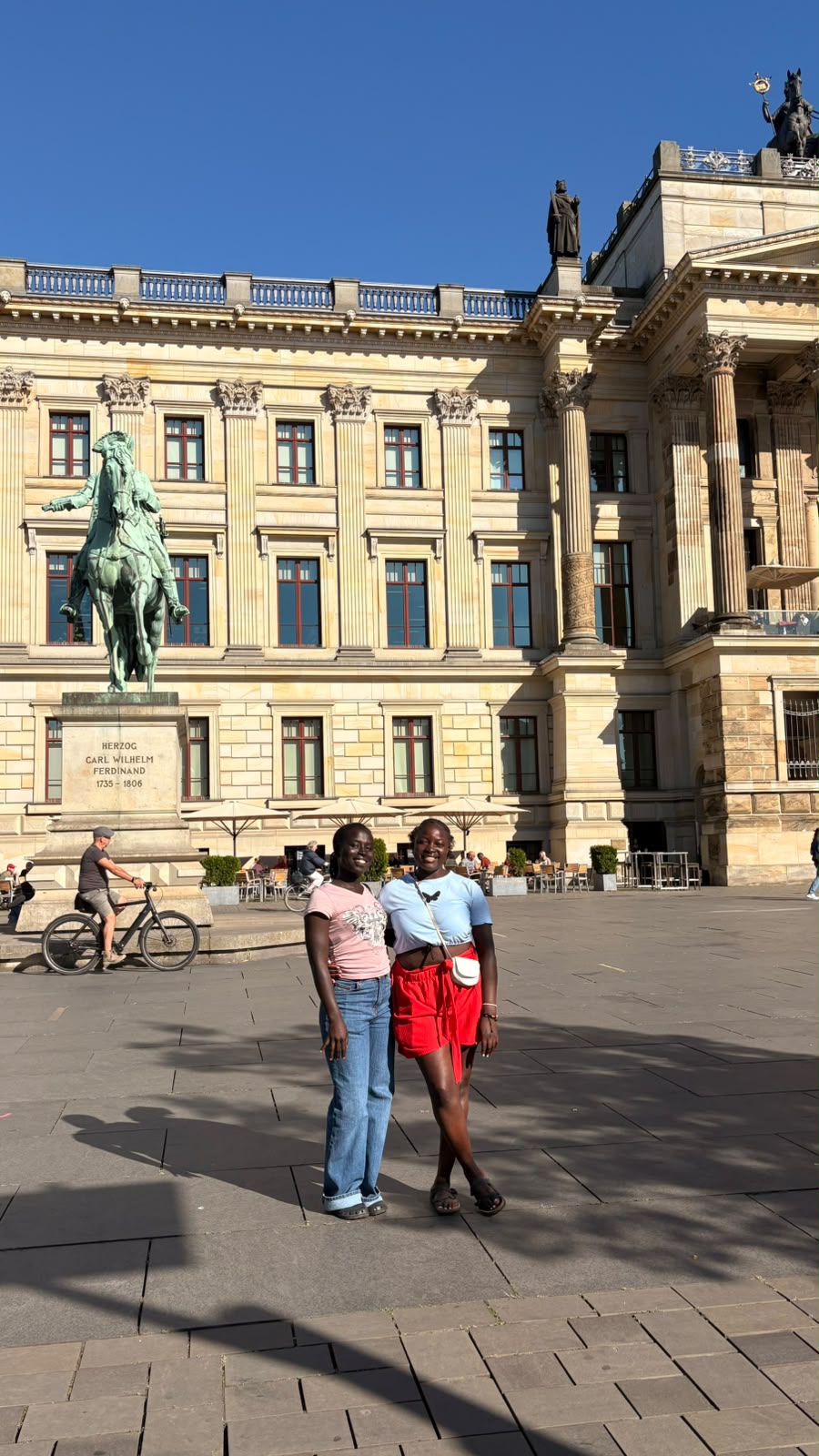 @Shaniee🇺🇬🇩🇪