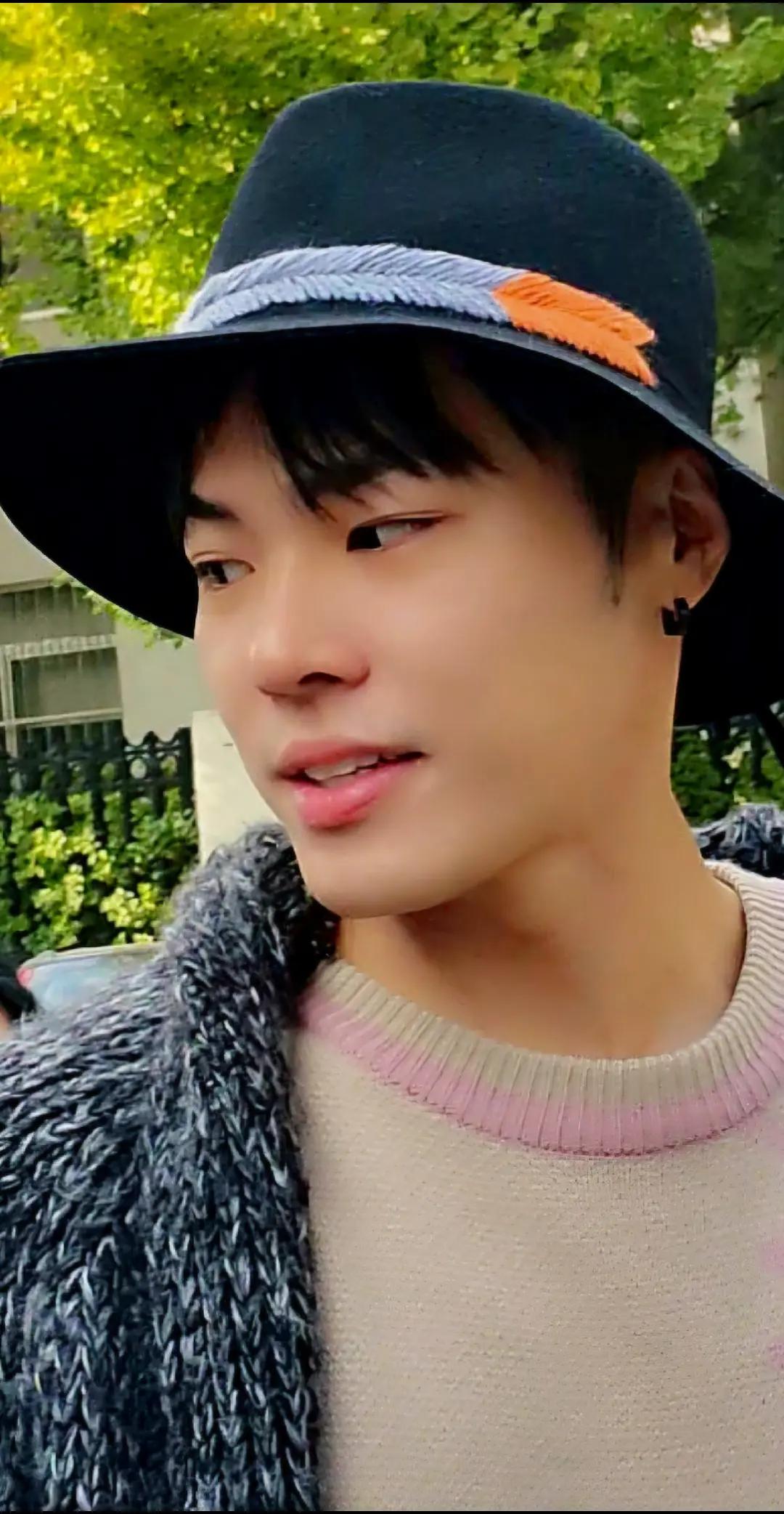 @유니