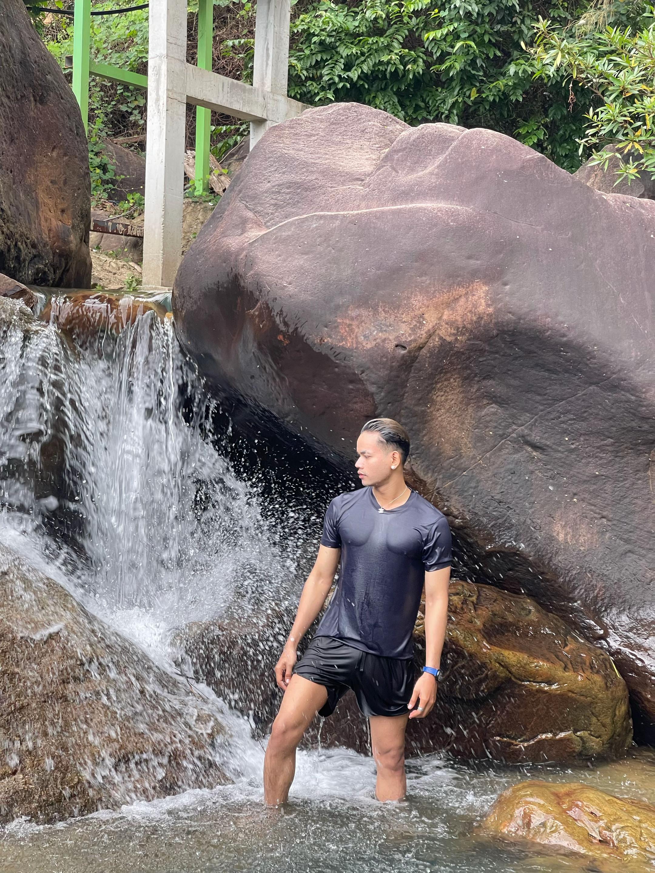 @Chhen | គីម រ៉ាឆេន