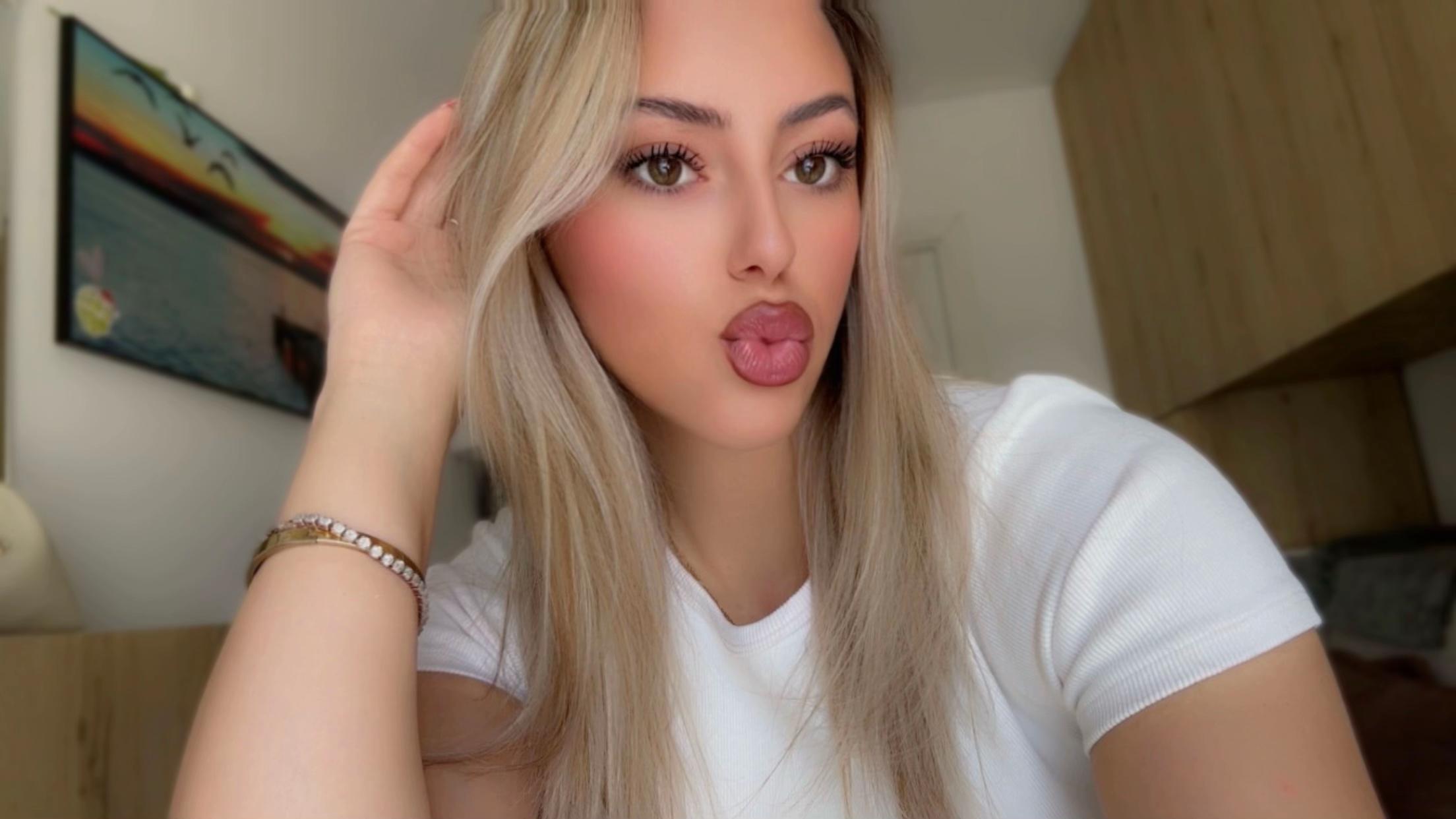 @𝐃𝐈𝐎𝐍𝐀 𝐇𝐀𝐉𝐑𝐈𝐙𝐈