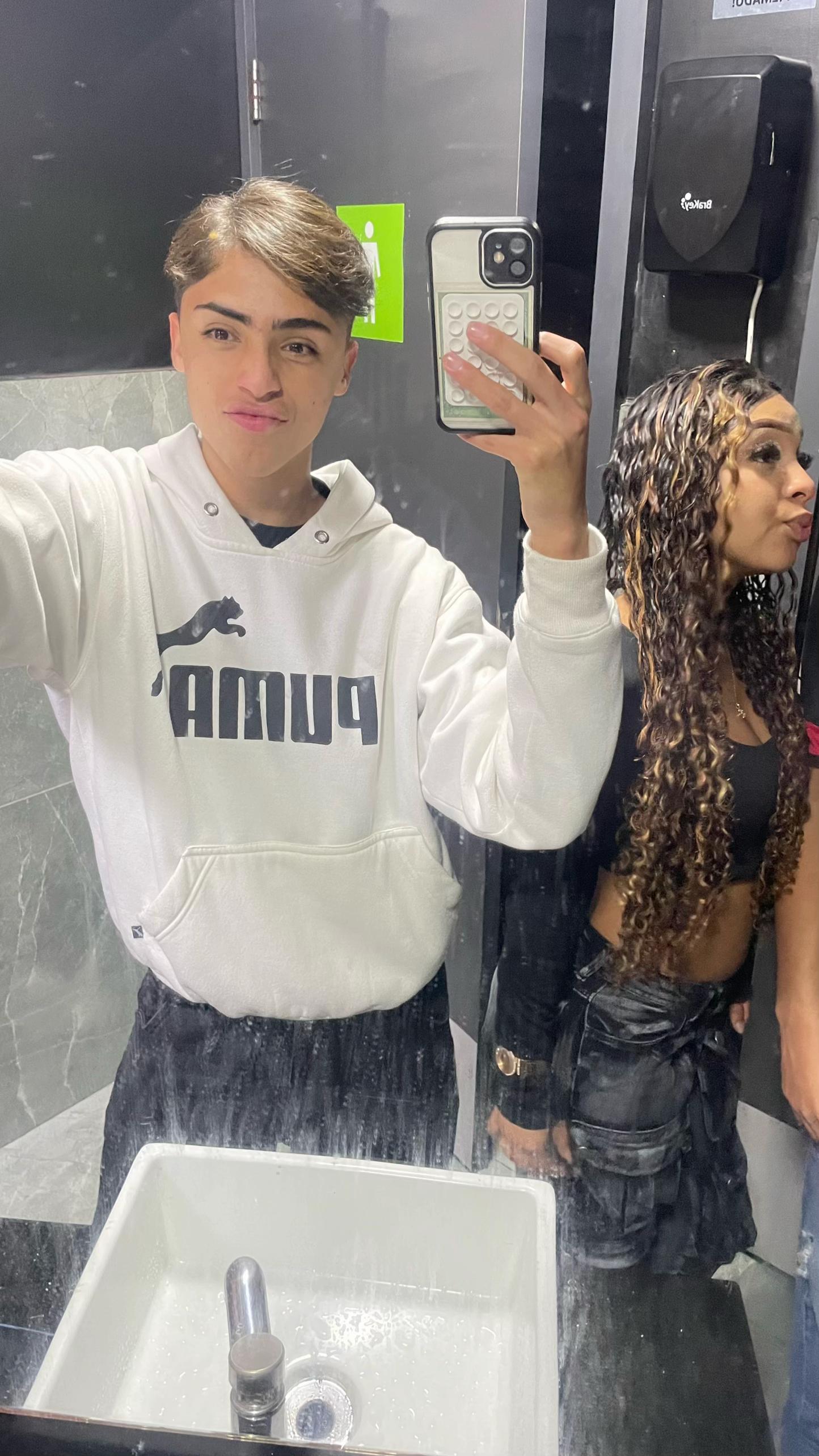 @Gomixxxx