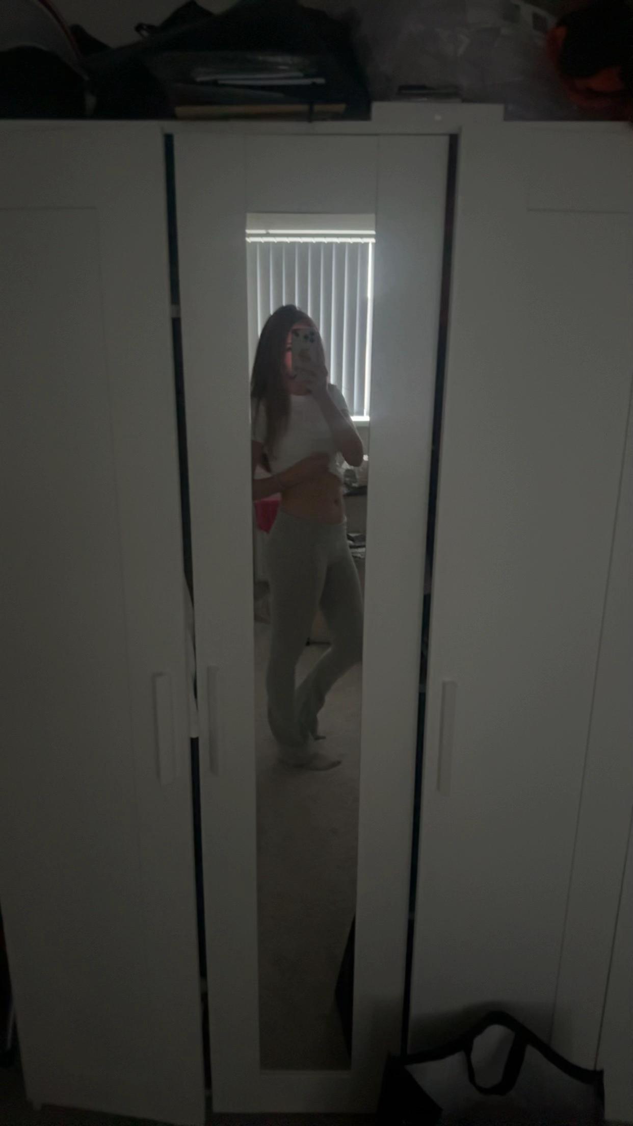 @𝐜𝐡𝐥𝐨𝐞𝐥𝐚𝐯𝐞𝐫𝐲 🪷