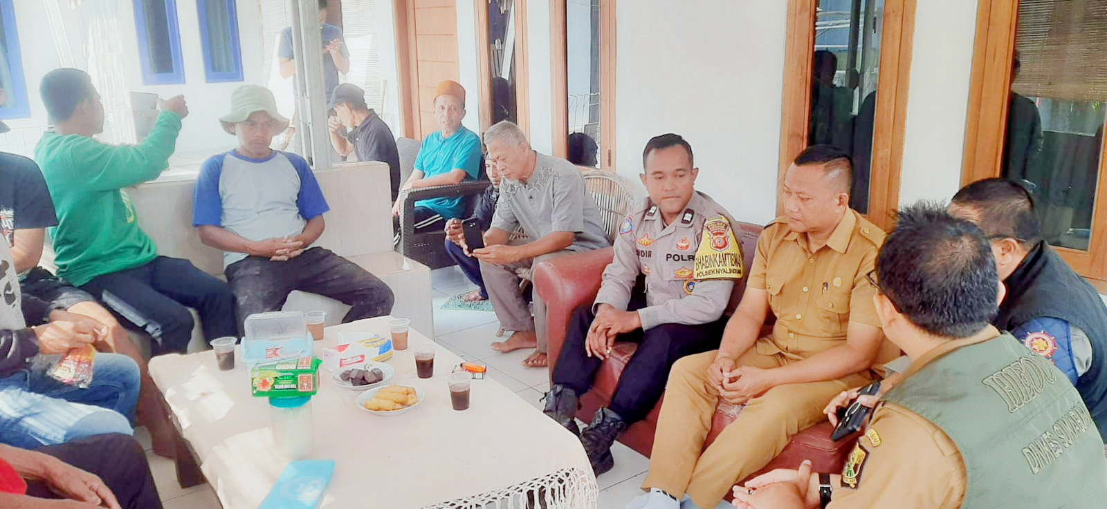 @Dari Kontak Anda
