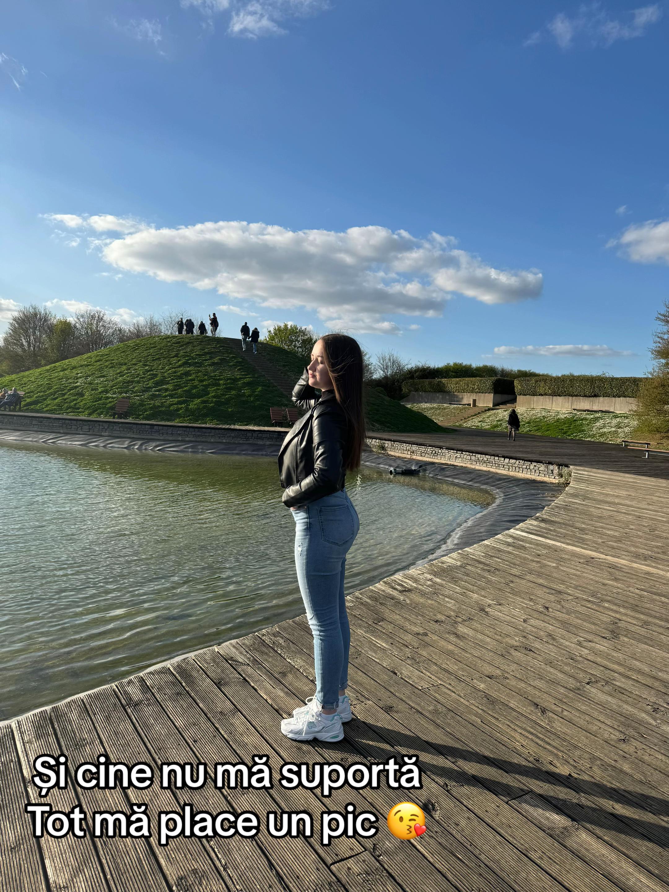 @Andreea🩵
