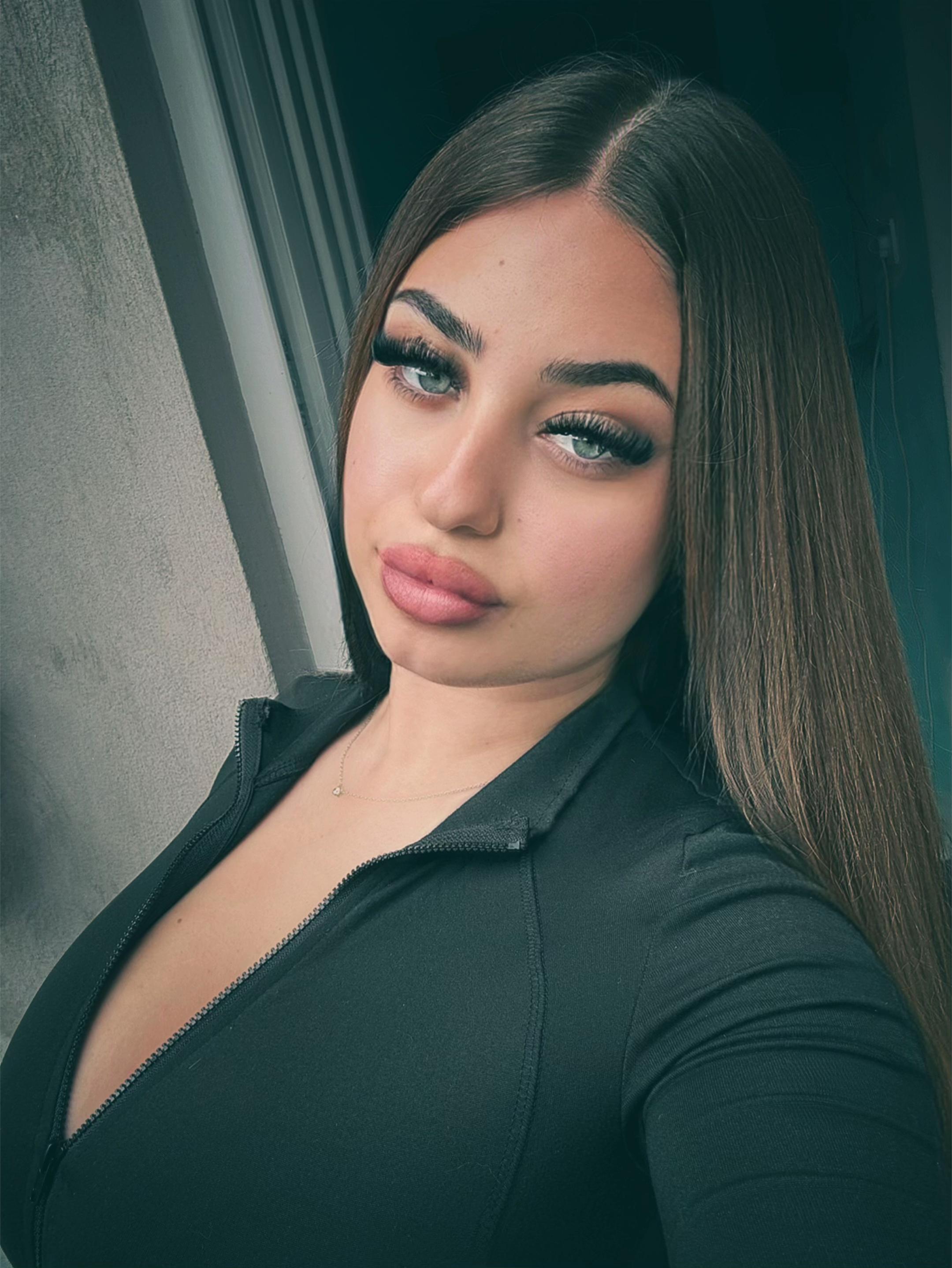 @𝓐𝓷𝓭𝓻𝓮𝓮𝓪🦋