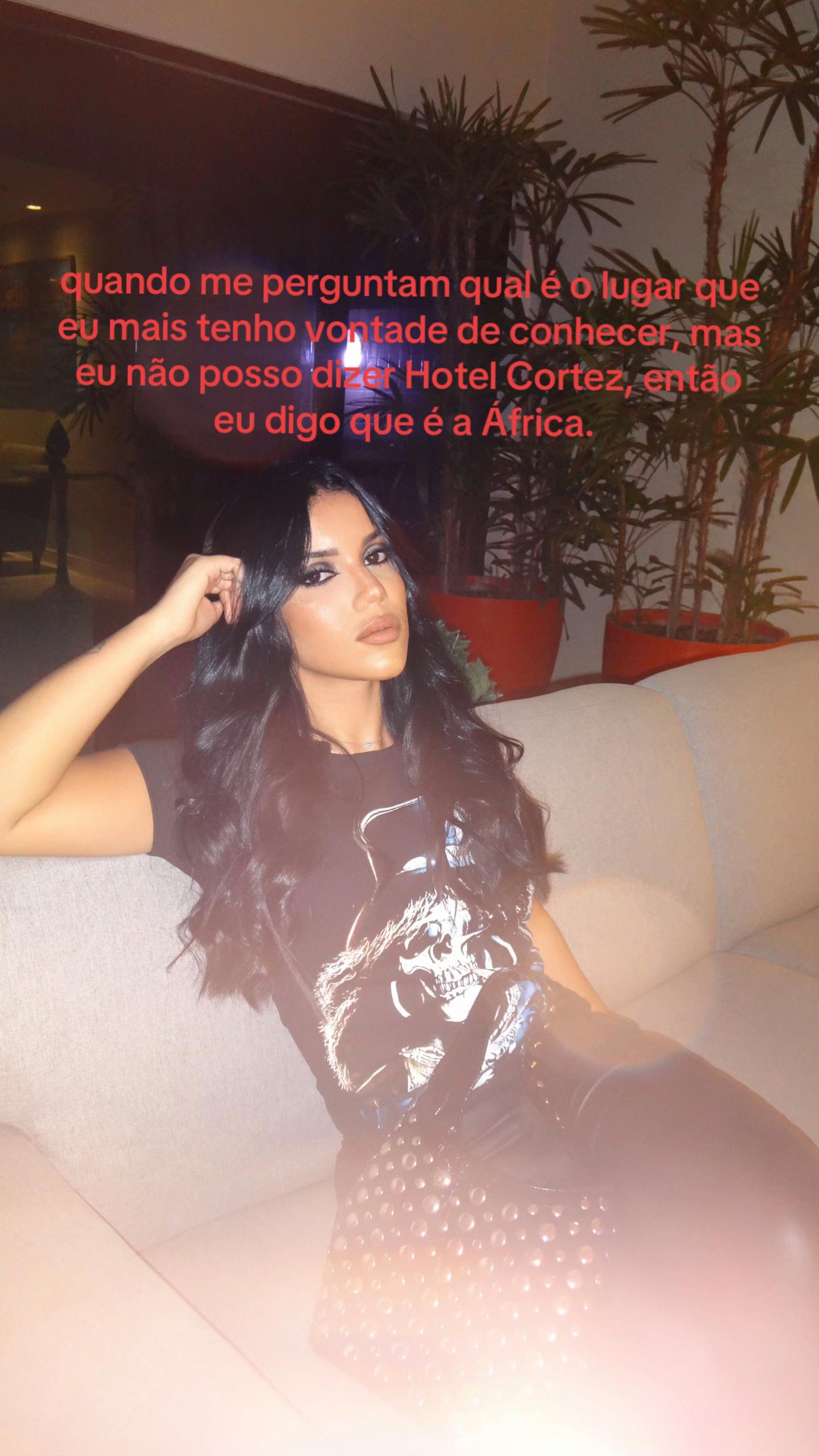 @LÍVIA.
