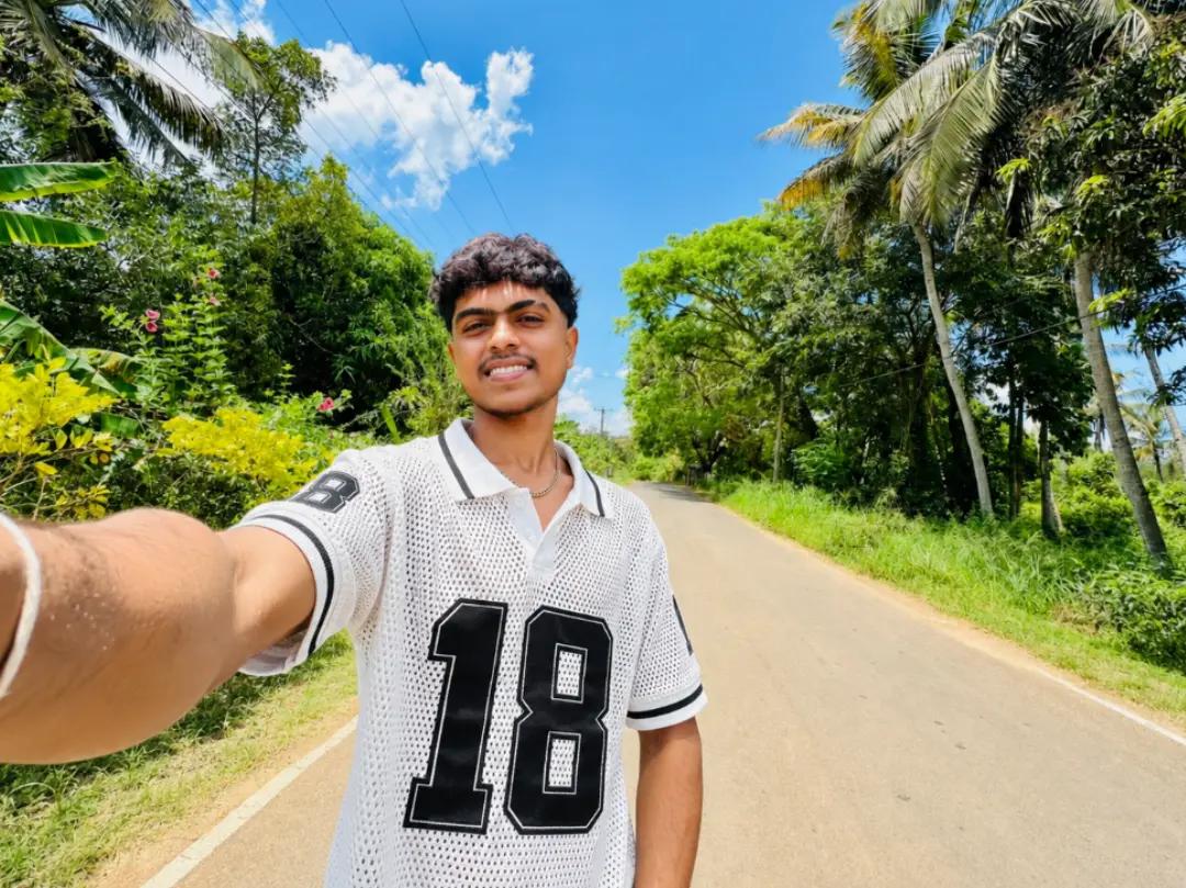 @SHANU BOY 🖤🎧