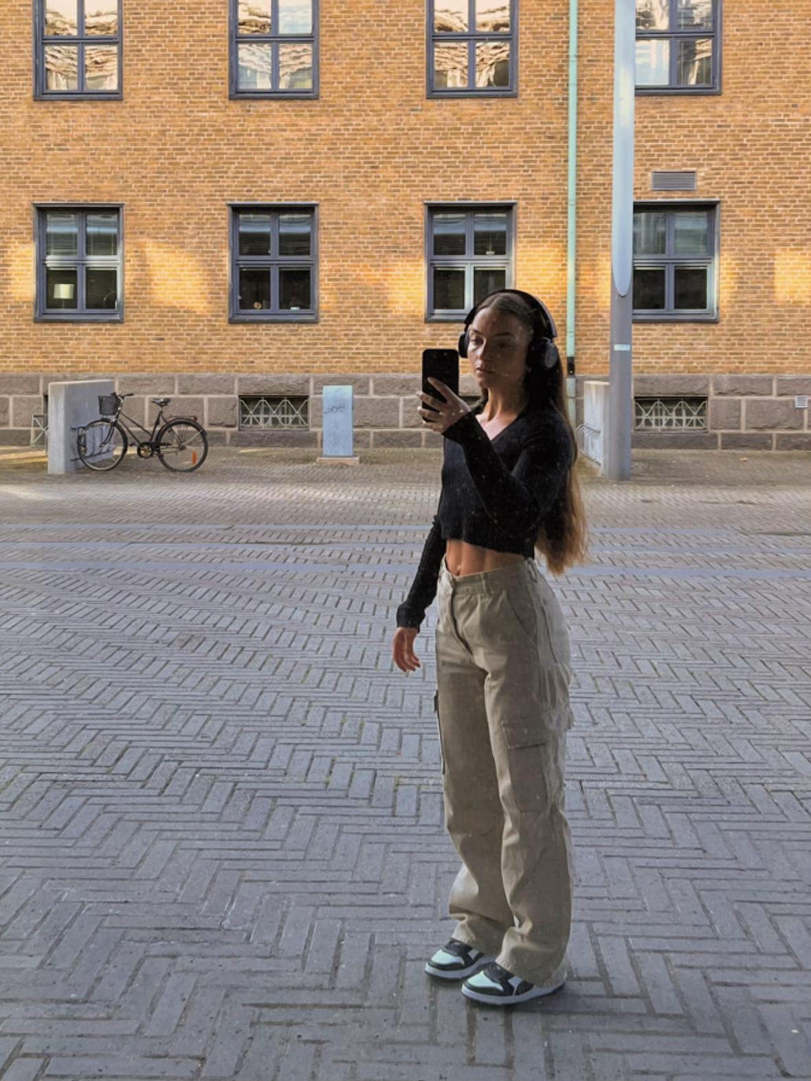 @Emz
