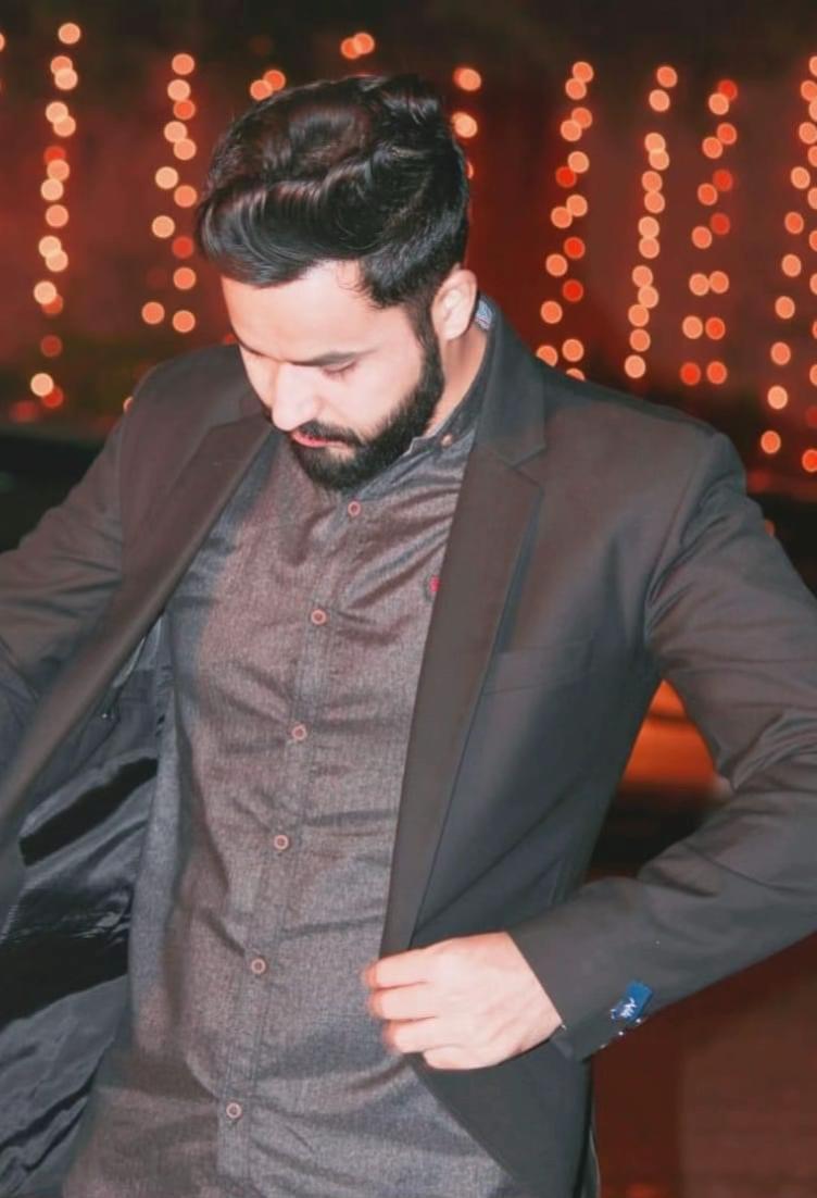 @𝐙𝐞𝐞𝐬𝐡𝐚𝐧🇵🇰