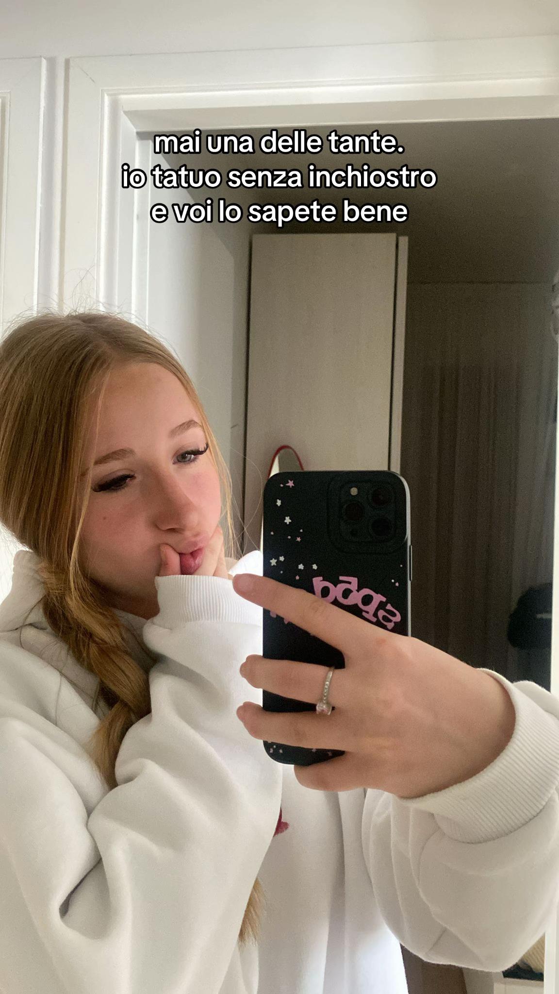 @nicole👻💕