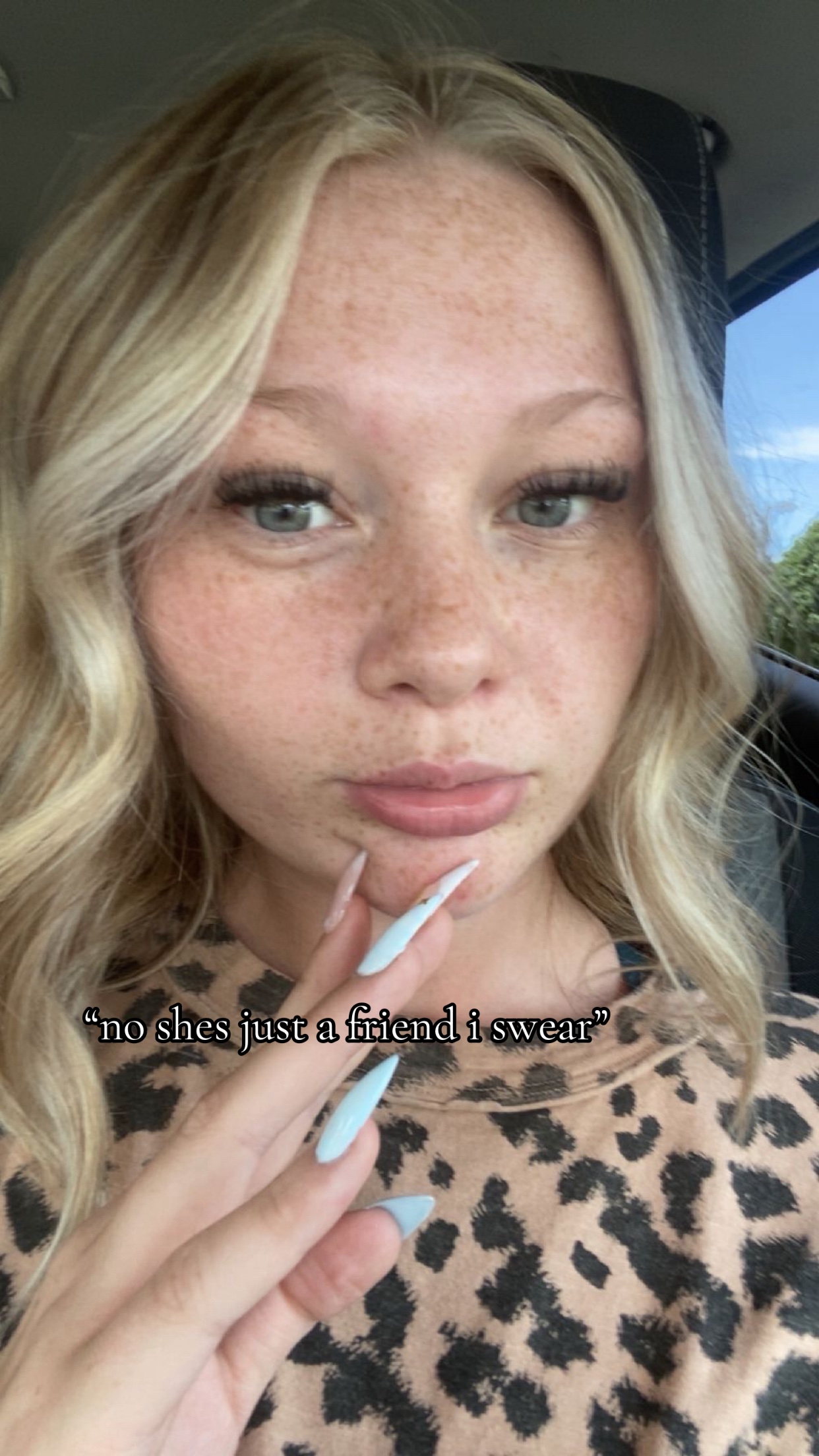 @😻