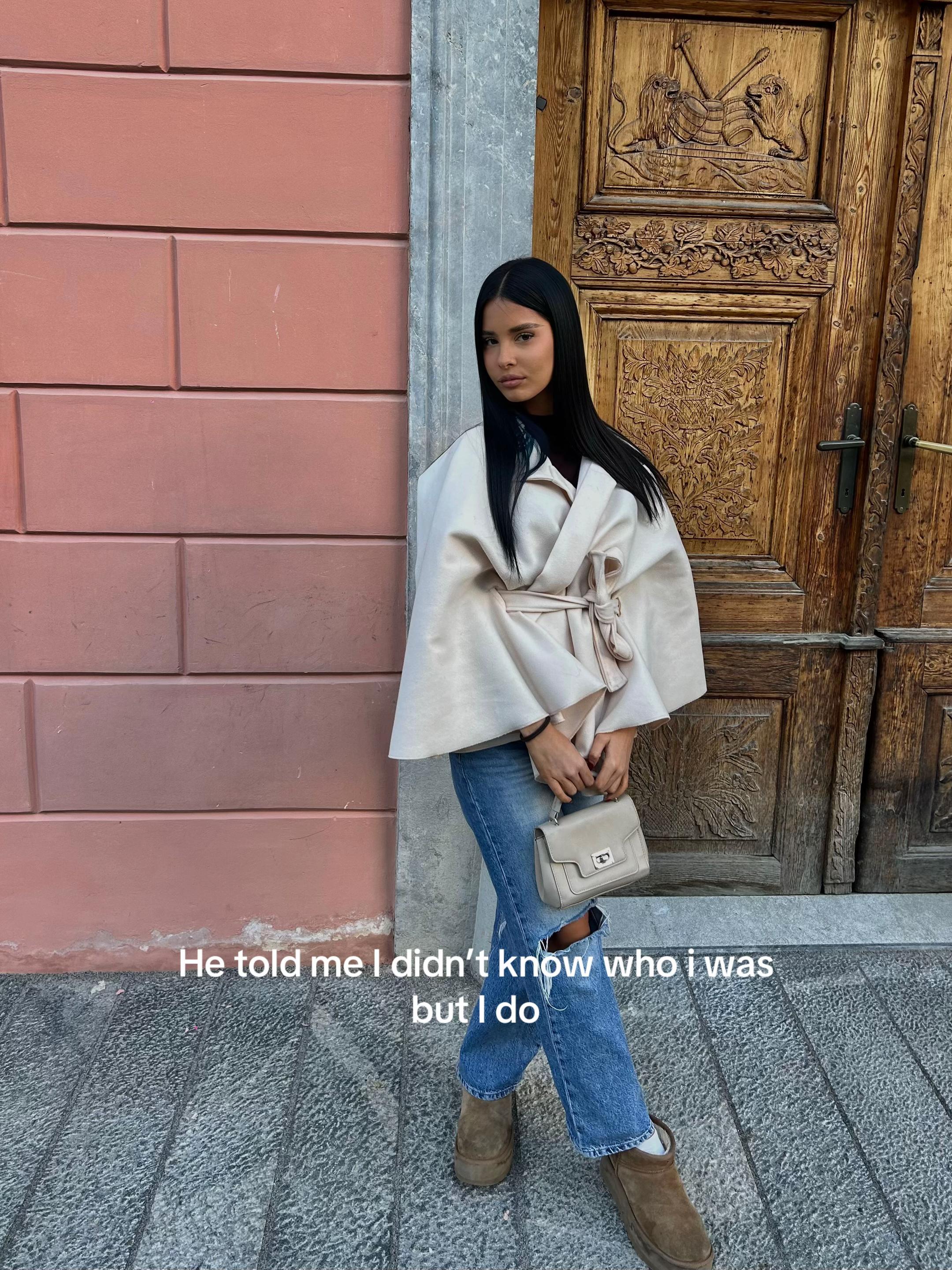 @𝐓