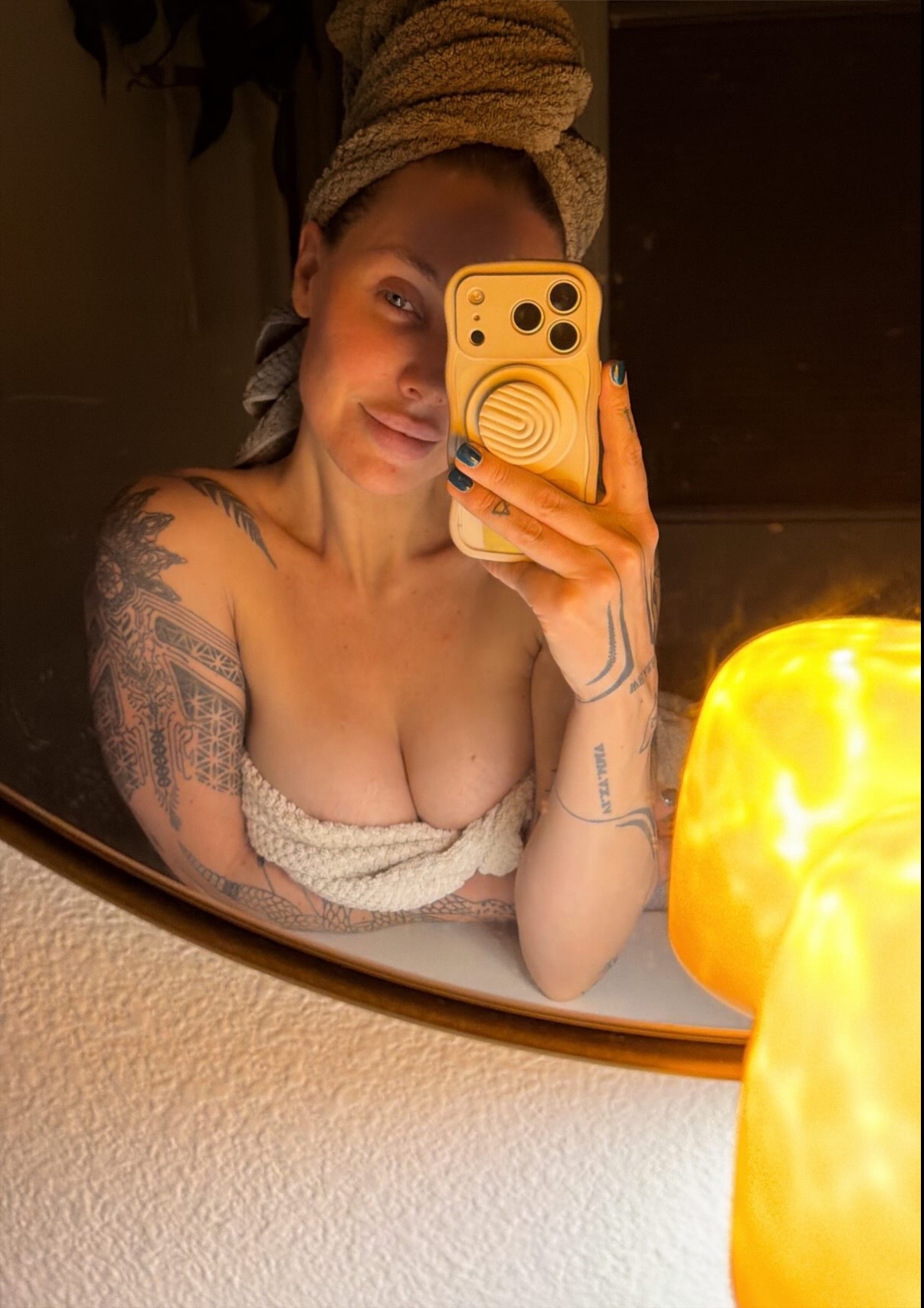 @RealNicoleAniston