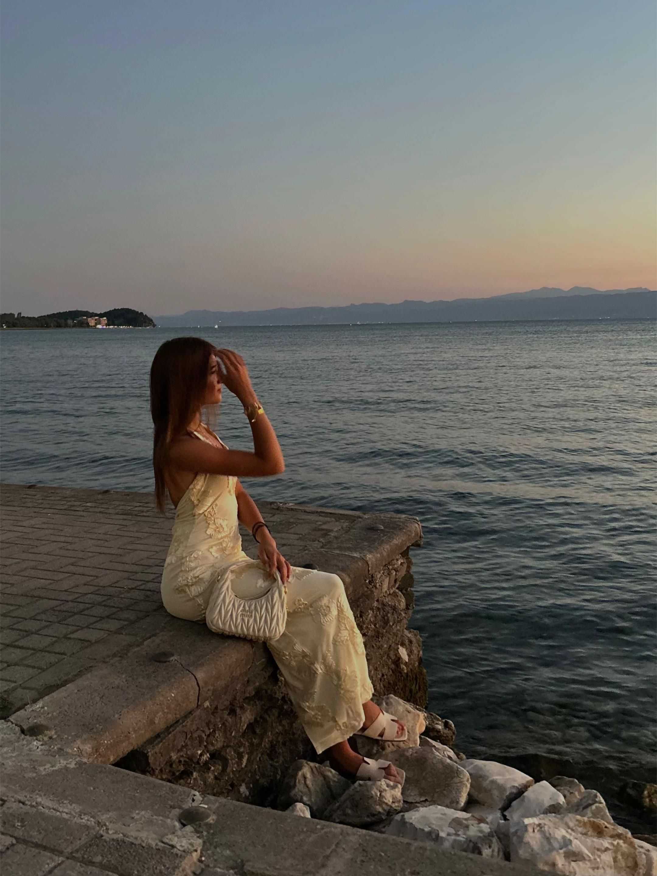 @ε λ ε ν α