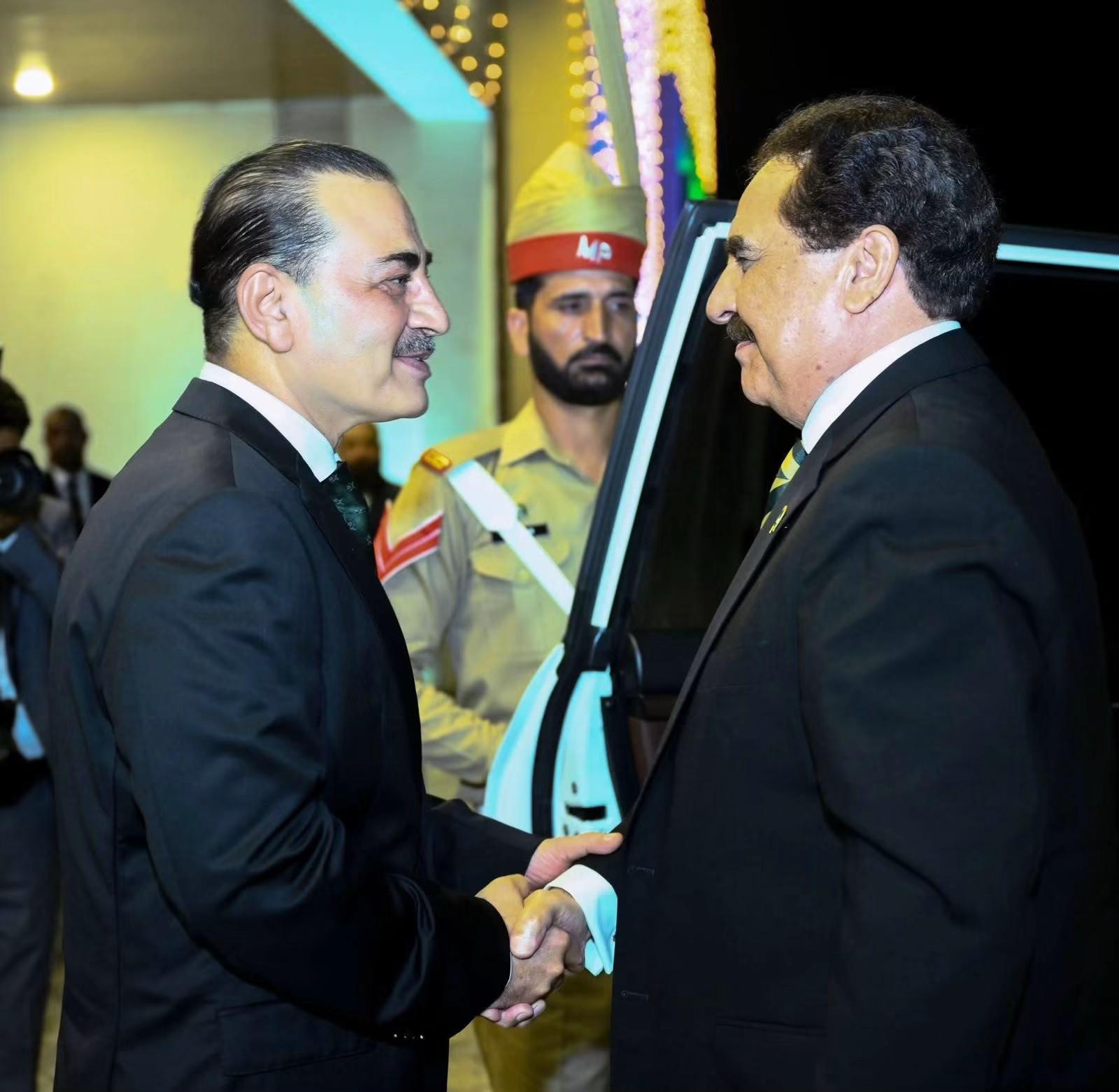 @𝐓𝐀𝐇𝐈𝐑 🦅🇵🇰