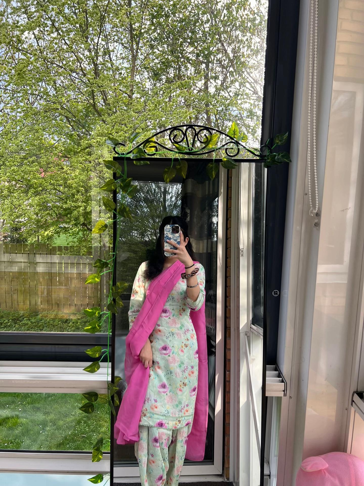 @Kaur✨