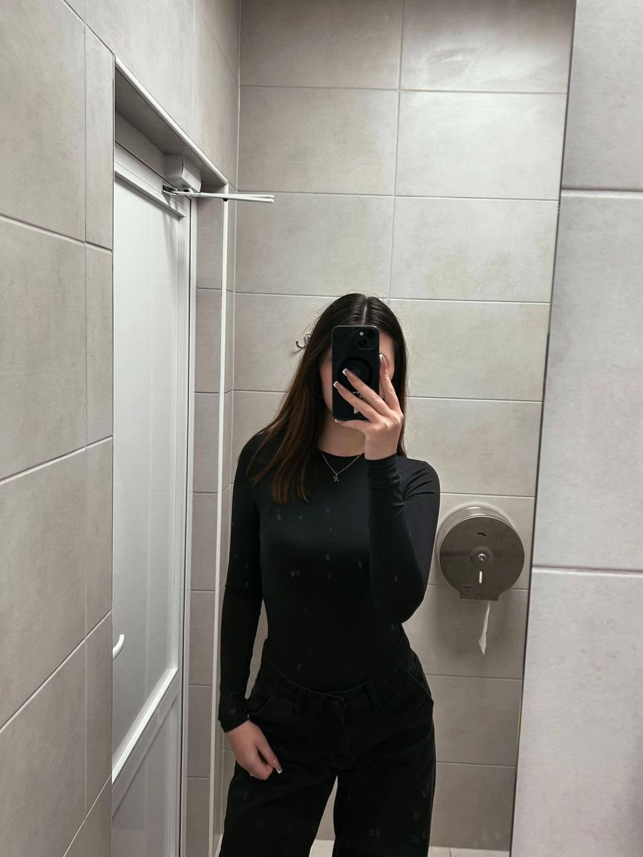 @𝓡.🦦