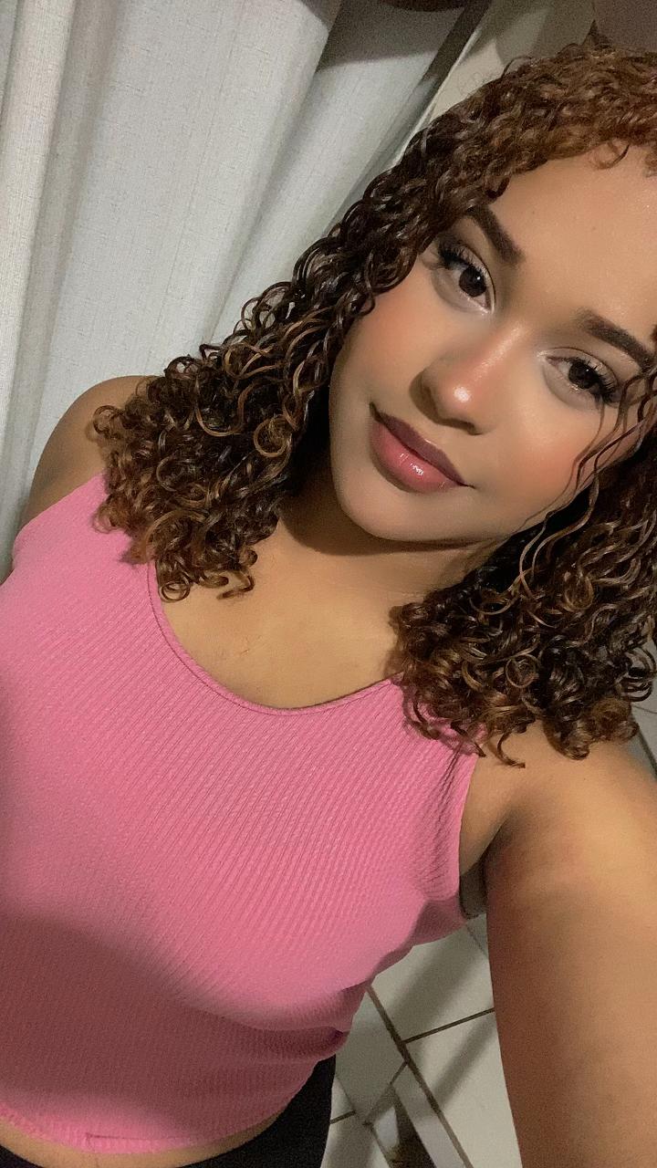 @carolainevitoria