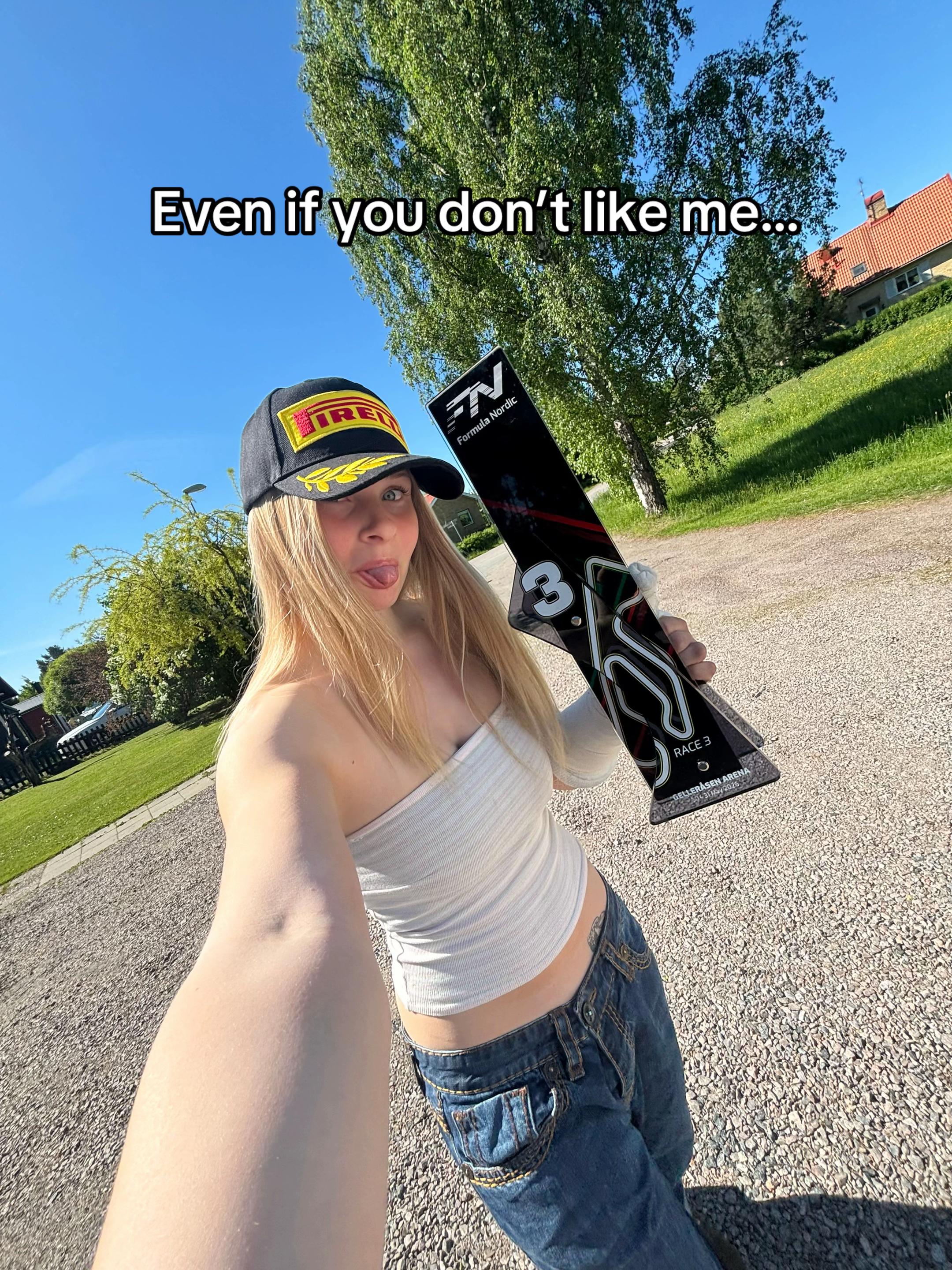 @👸🏼🏎️