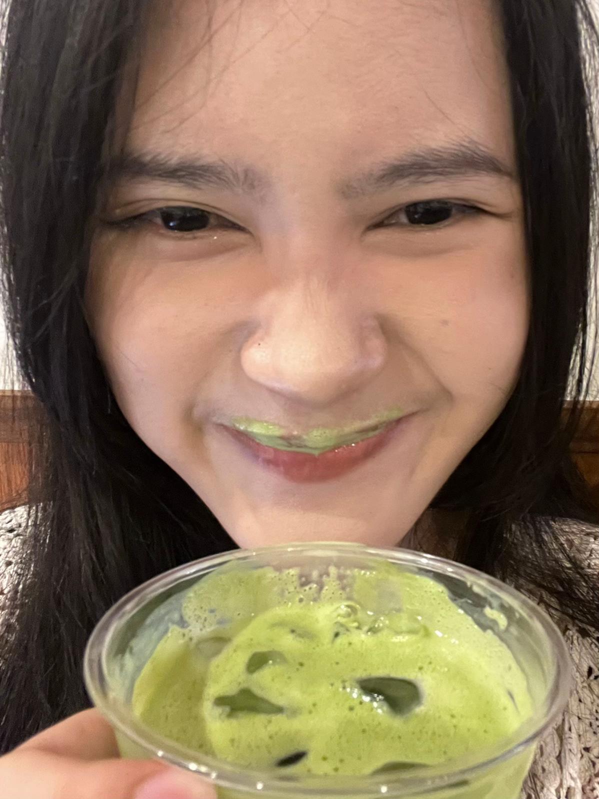 @elliciousy