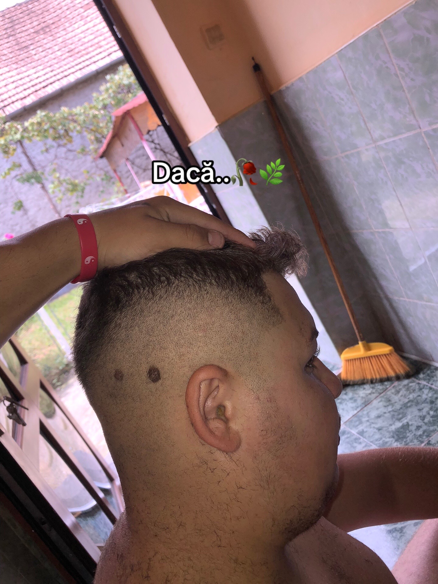 @🦅