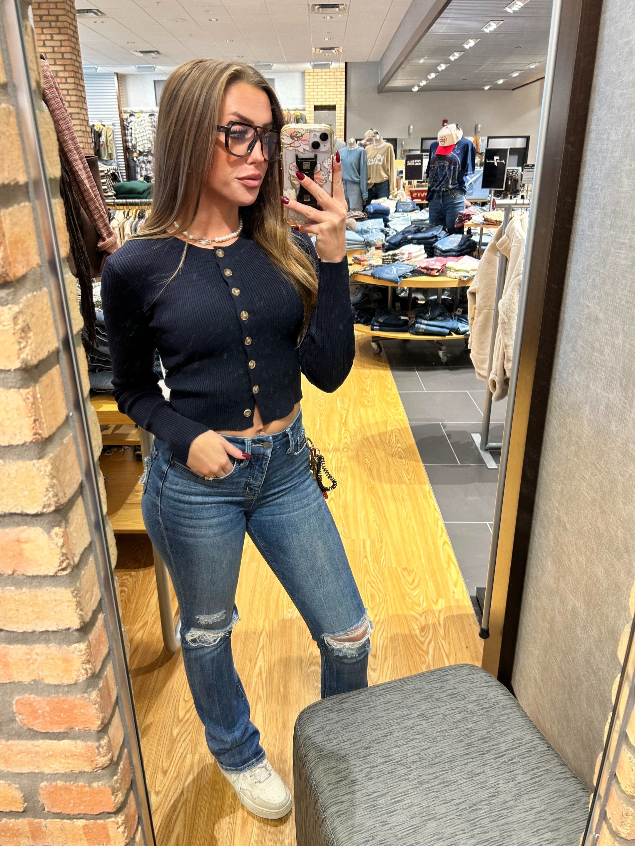 @laurenraebellion25
