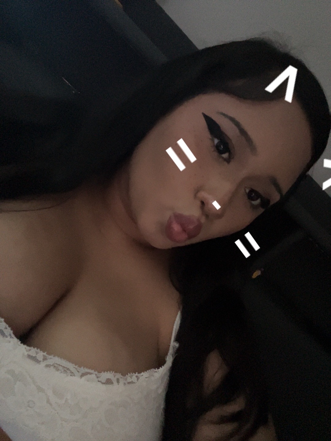@cutebrunette