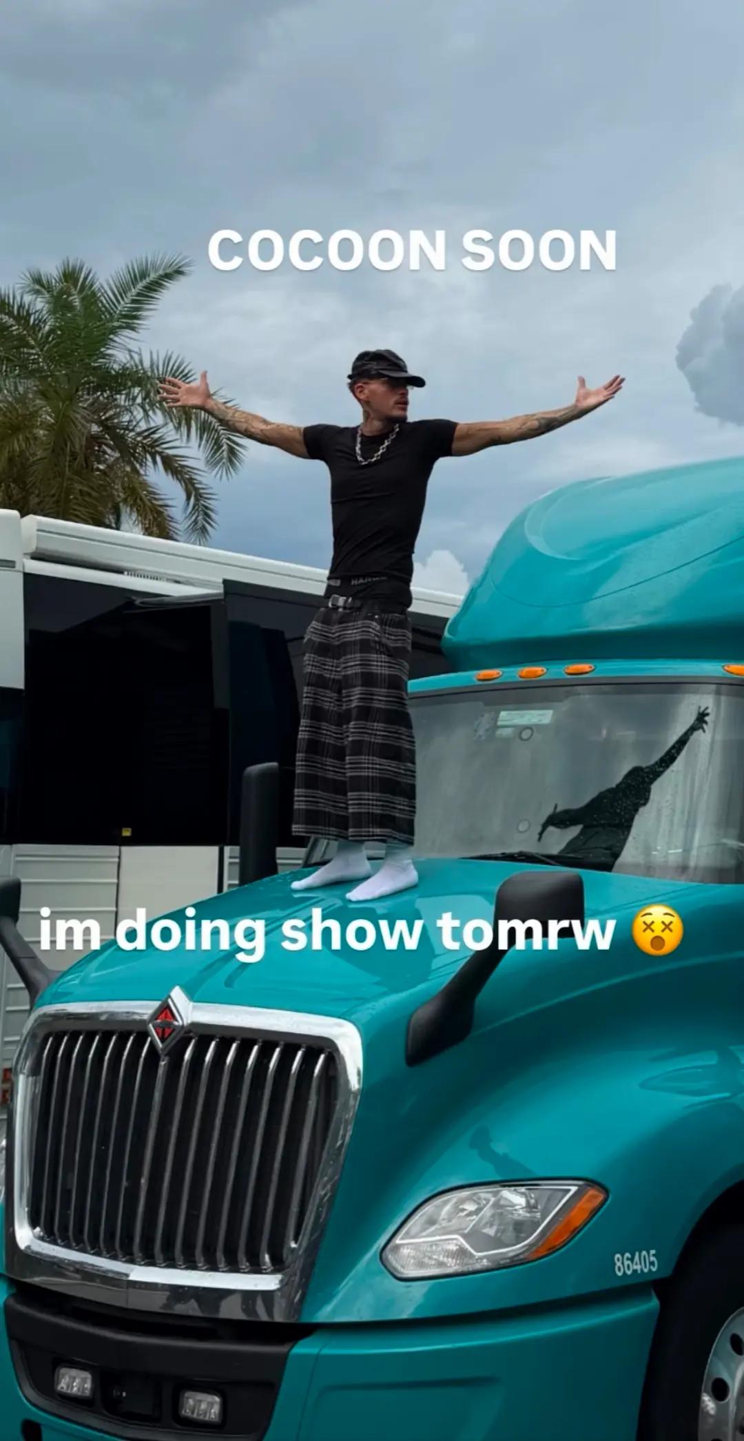 @🛸