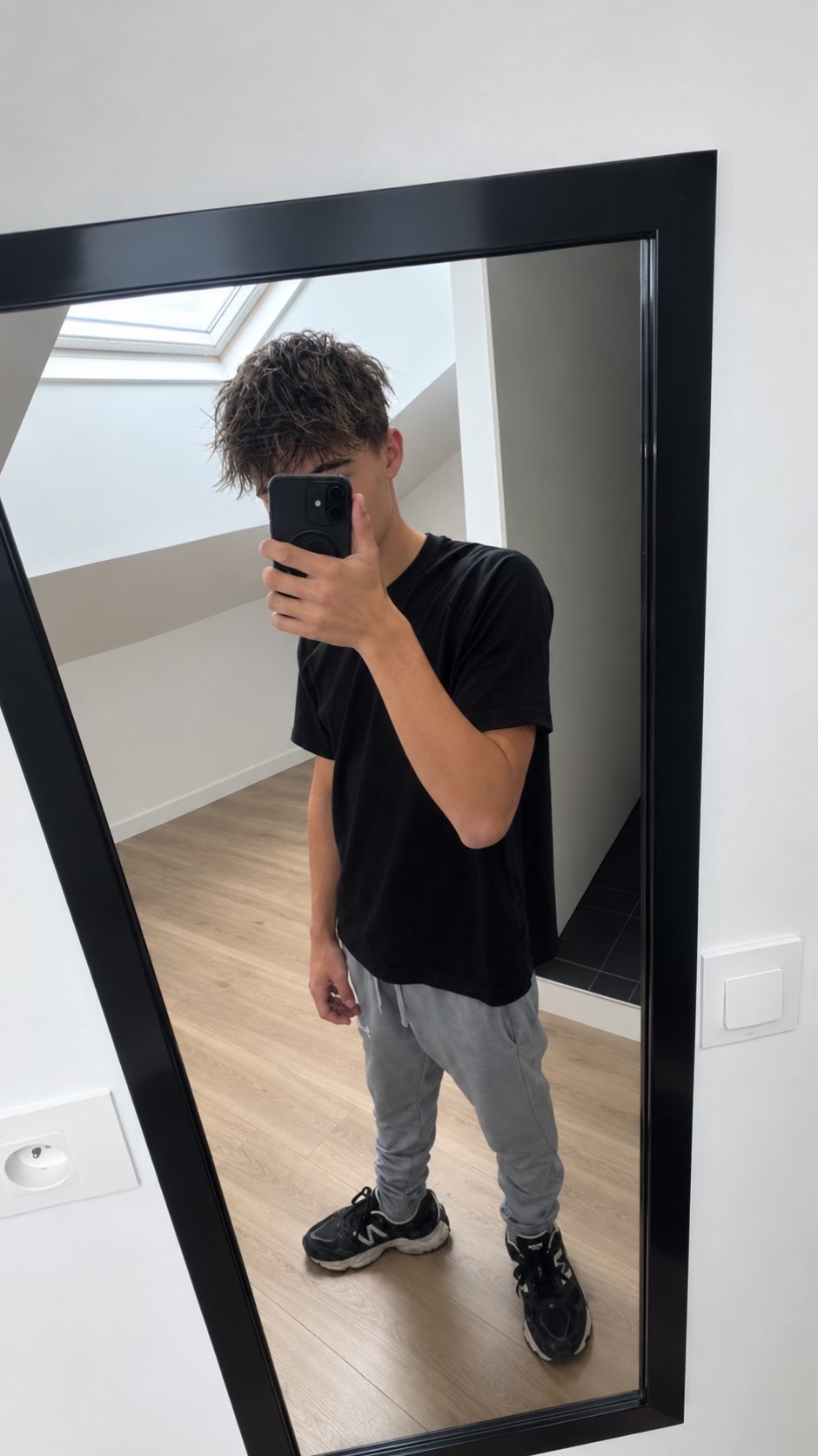 @Le_R18