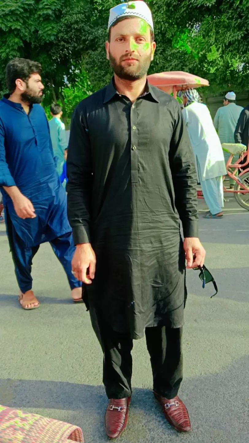 @Ghareeb Larka